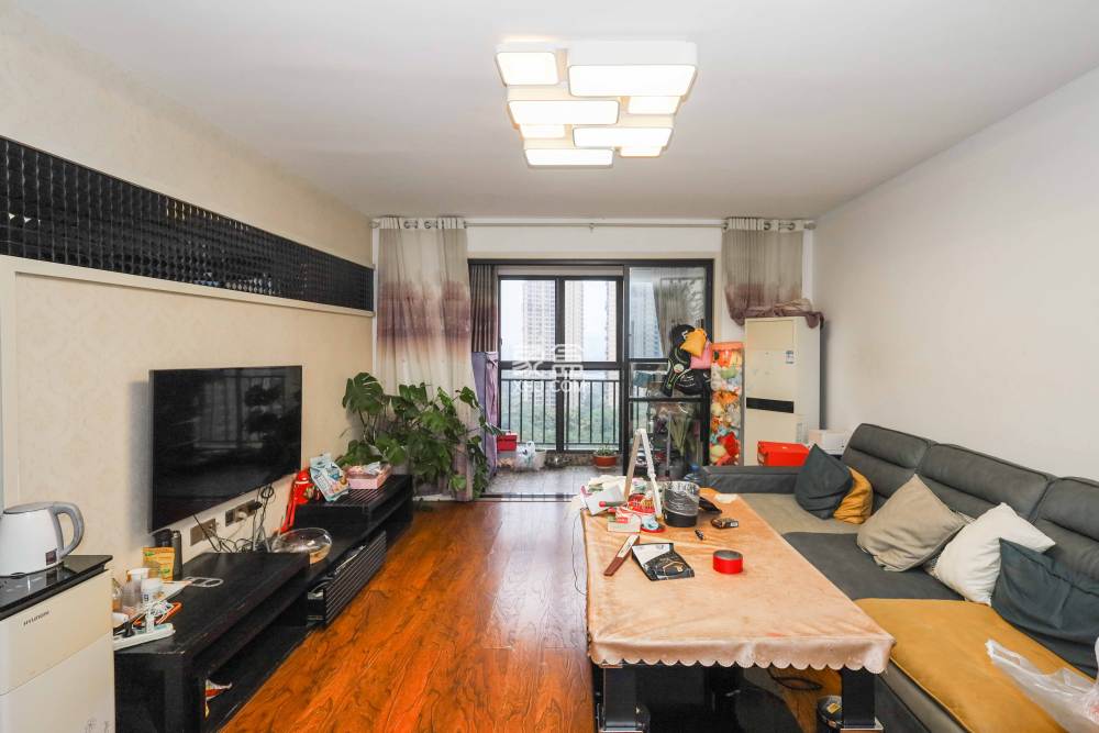 保利麓谷林语E区  4室2厅2卫    135.0万