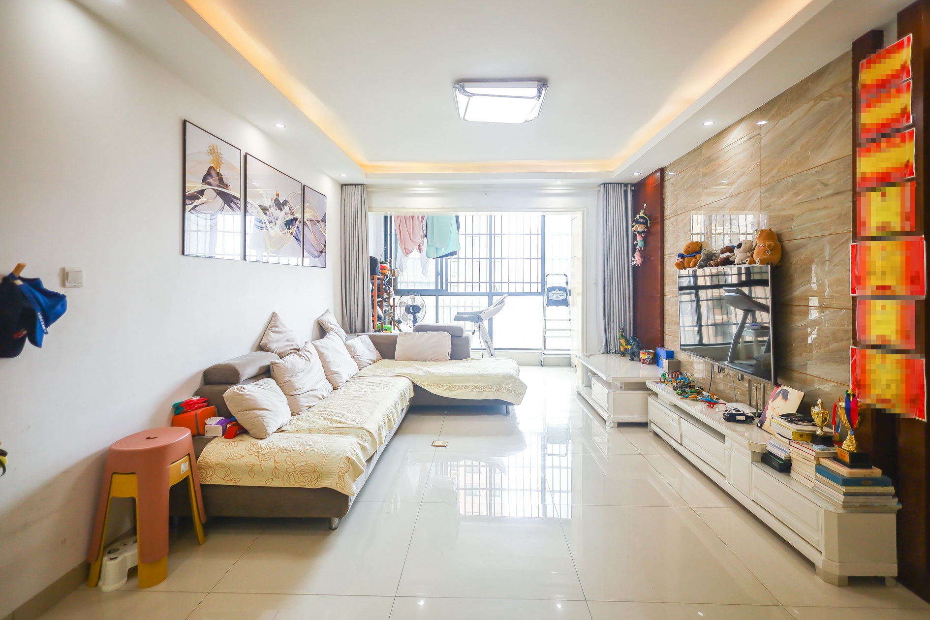 深业睿城 3室2厅2卫 92.8万 深业睿城 3室2厅2卫 92.8万客厅