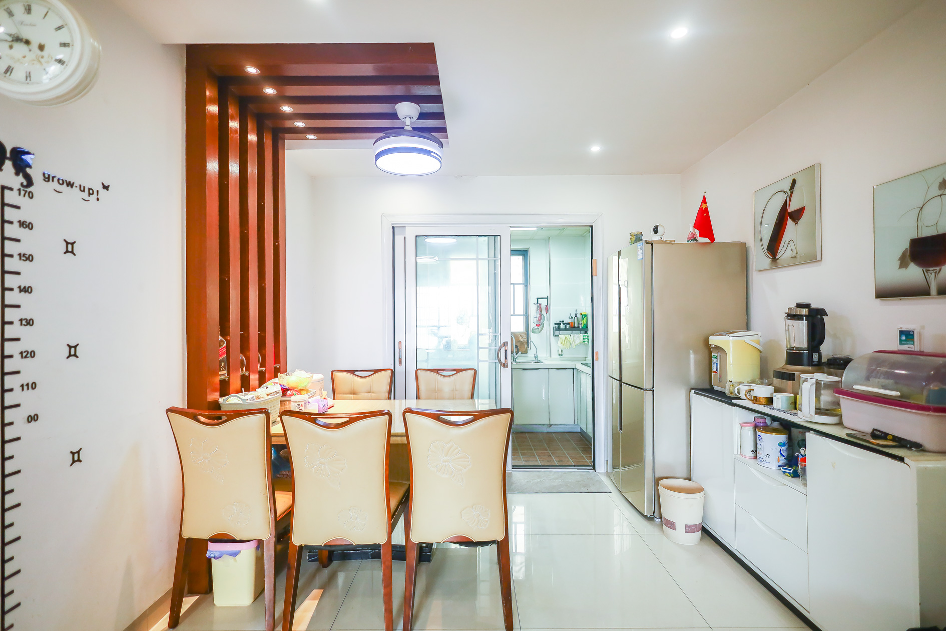 深业睿城 3室2厅2卫 92.8万 深业睿城 3室2厅2卫 92.8万客厅