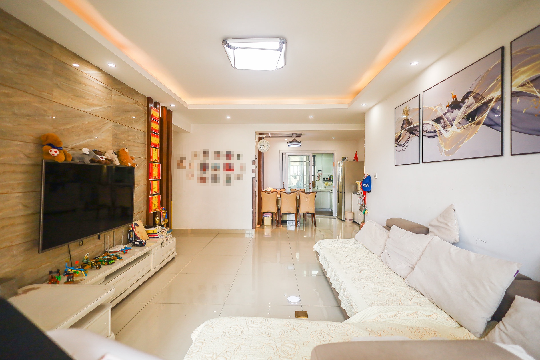 深业睿城 3室2厅2卫 92.8万 深业睿城 3室2厅2卫 92.8万客厅