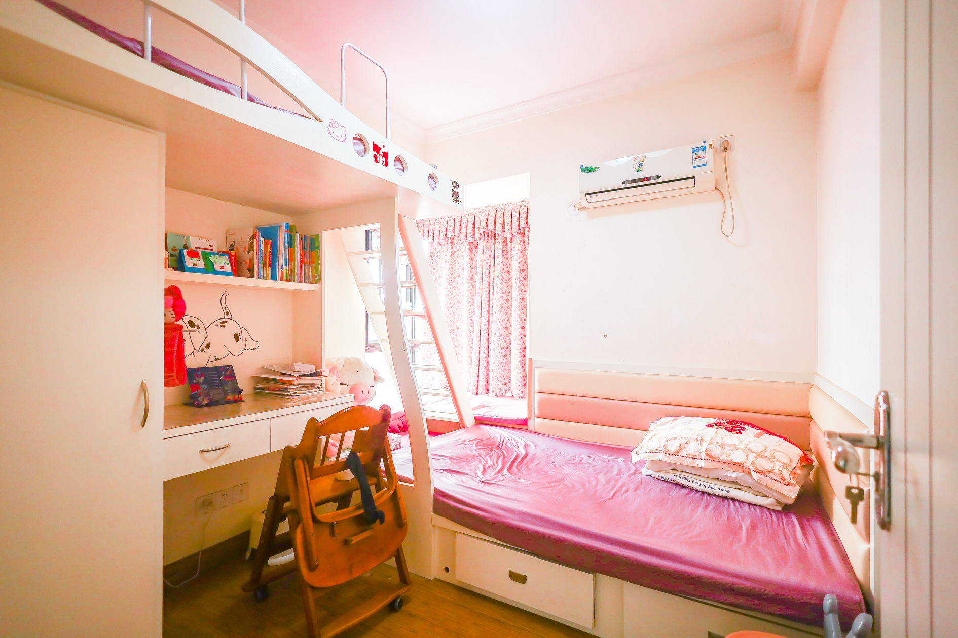 深业睿城 3室2厅2卫 92.8万 深业睿城 3室2厅2卫 92.8万卧室