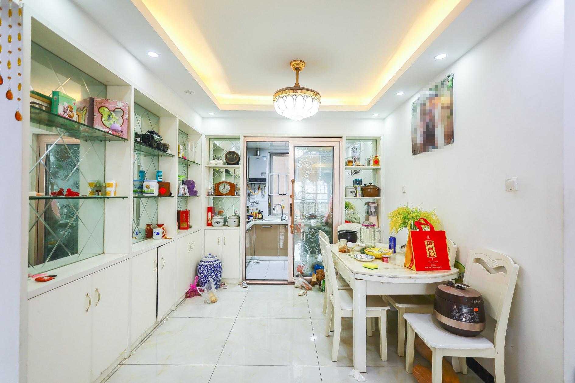 恒广国际景园一二区  3室2厅2卫   89.80万 恒广国际景园一二区  3室2厅2卫   89.80万客厅