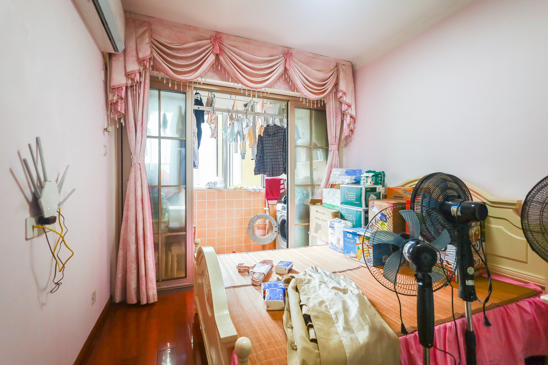 恒广国际景园一二区  3室2厅2卫   89.80万 恒广国际景园一二区  3室2厅2卫   89.80万卧室