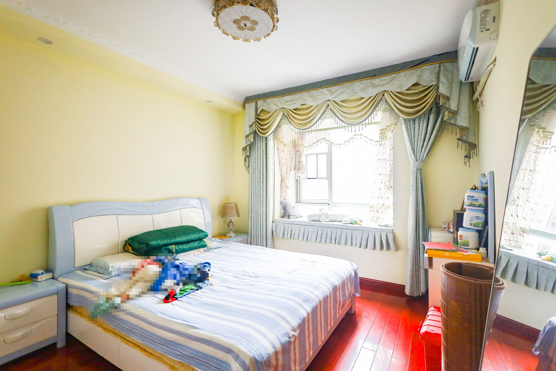 恒广国际景园一二区  3室2厅2卫   89.80万 恒广国际景园一二区  3室2厅2卫   89.80万卧室