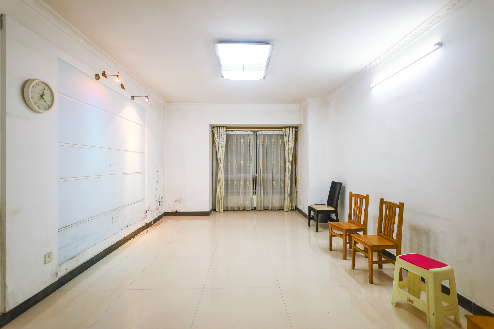 荣鑫家园 3室2厅2卫 55.0万 荣鑫家园 3室2厅2卫 55.0万客厅