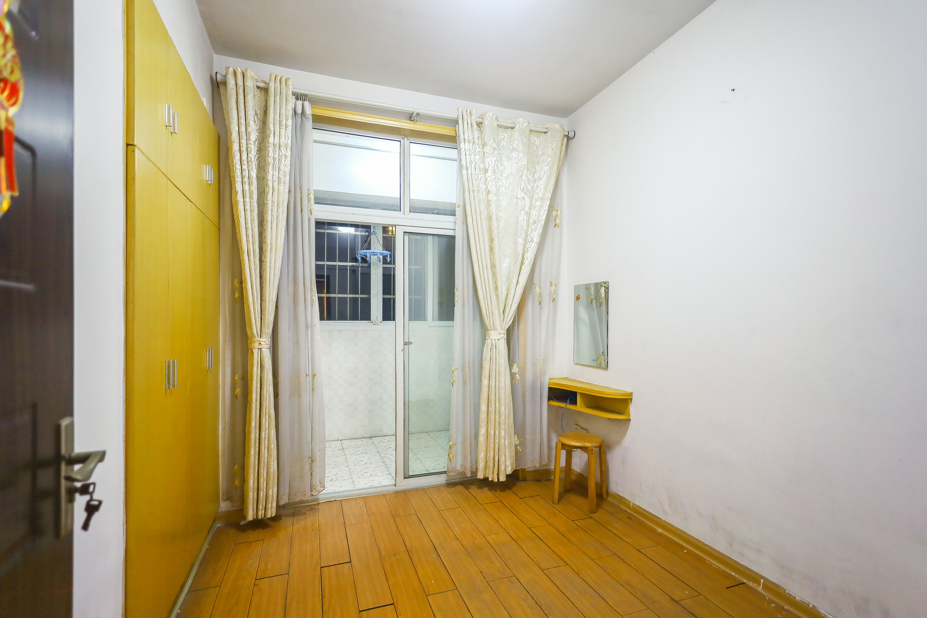 荣鑫家园 3室2厅2卫 55.0万 荣鑫家园 3室2厅2卫 55.0万卧室