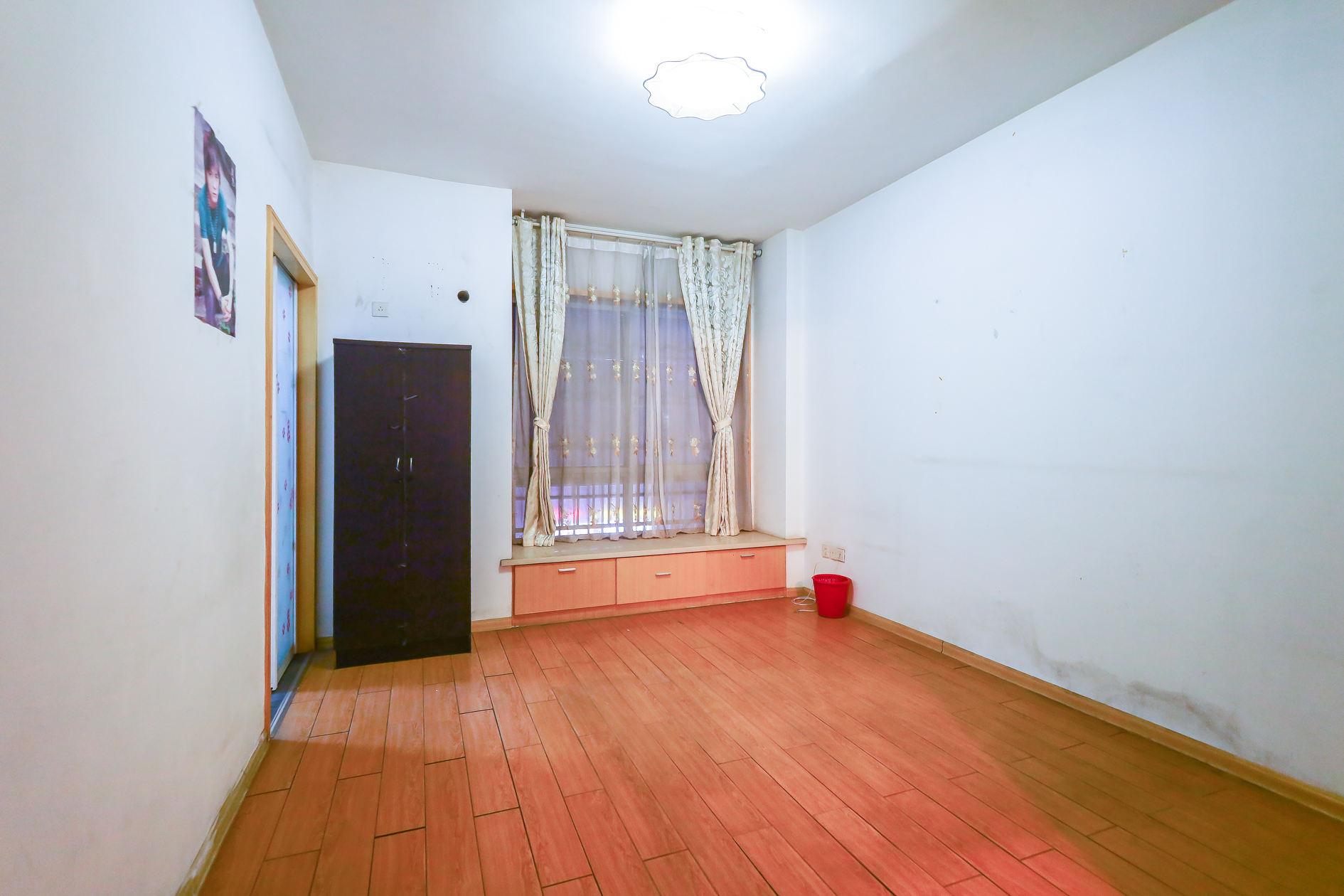 荣鑫家园 3室2厅2卫 55.0万 荣鑫家园 3室2厅2卫 55.0万卧室