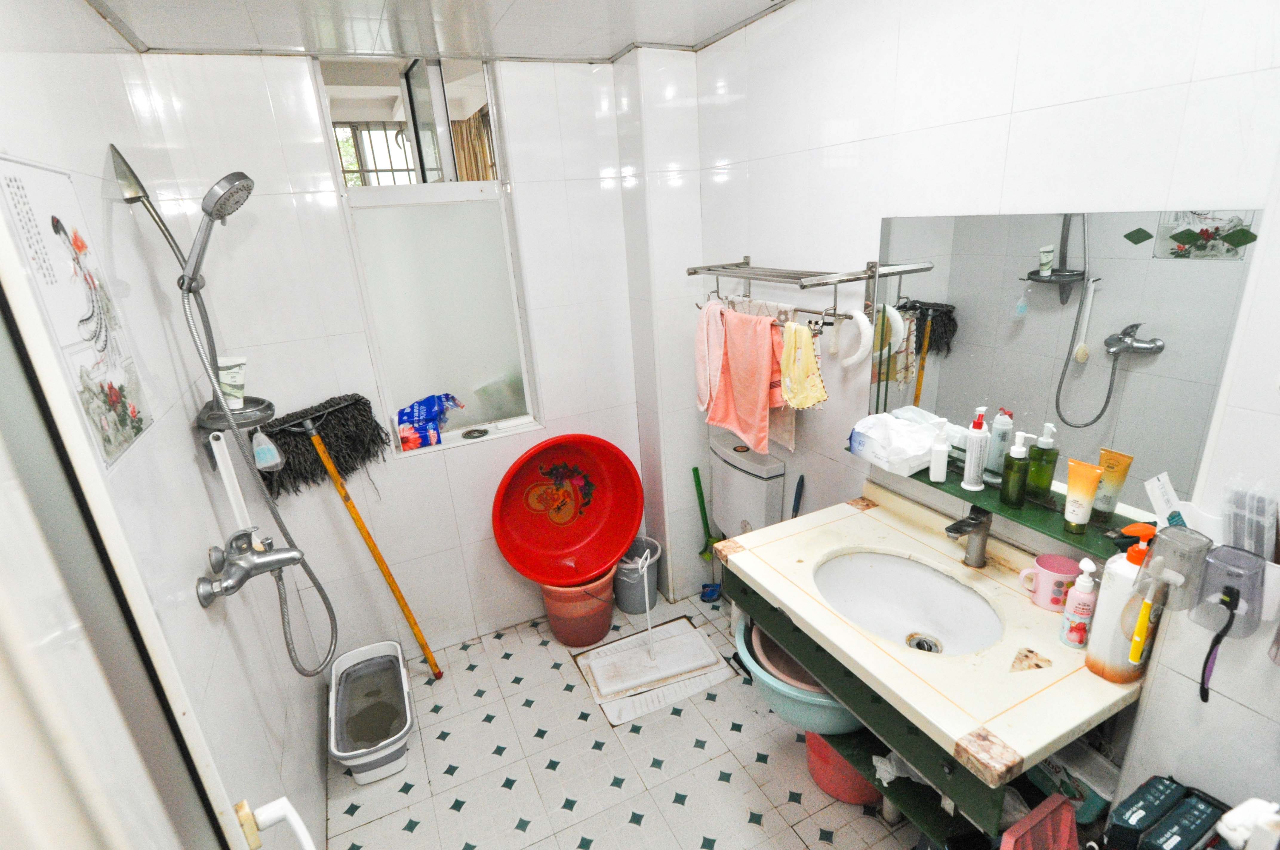 麓山枫情  3室2厅1卫    107.0万卫生间