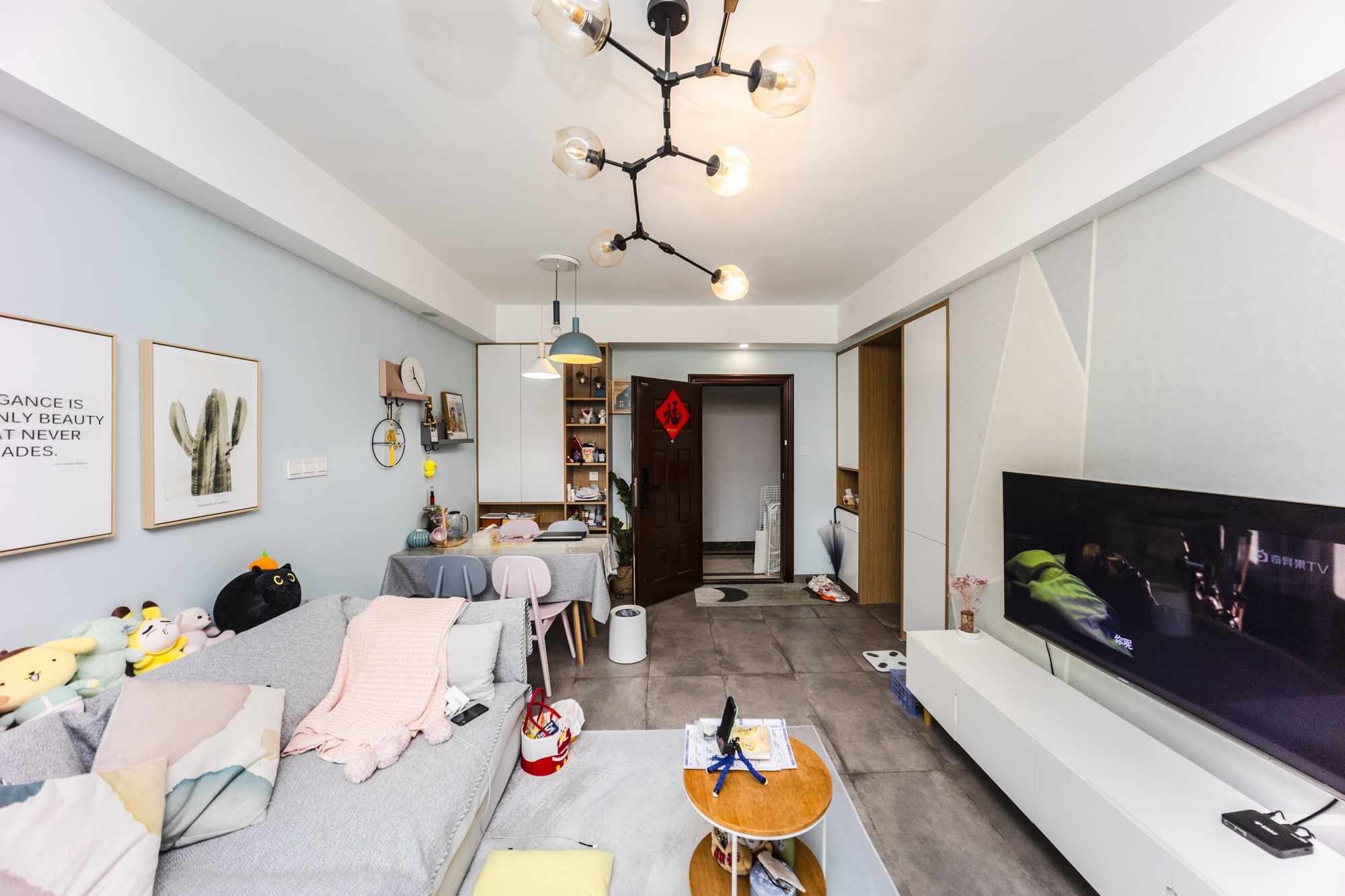 荣盛花语书苑 2室1厅1卫 85.0万 荣盛花语书苑 2室1厅1卫 85.0万客厅