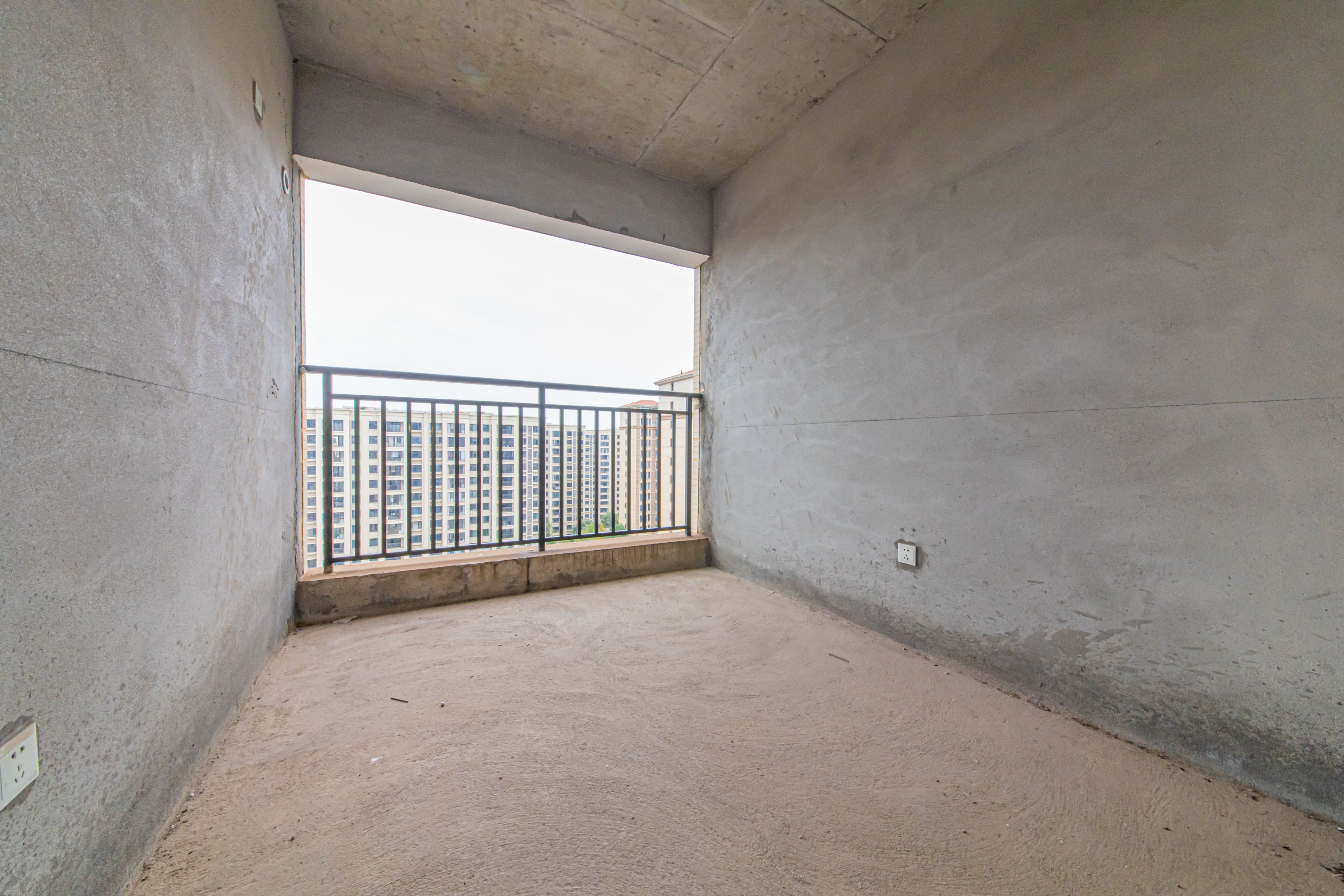 中建芙蓉嘉苑  4室2厅2卫    145.0万卧室