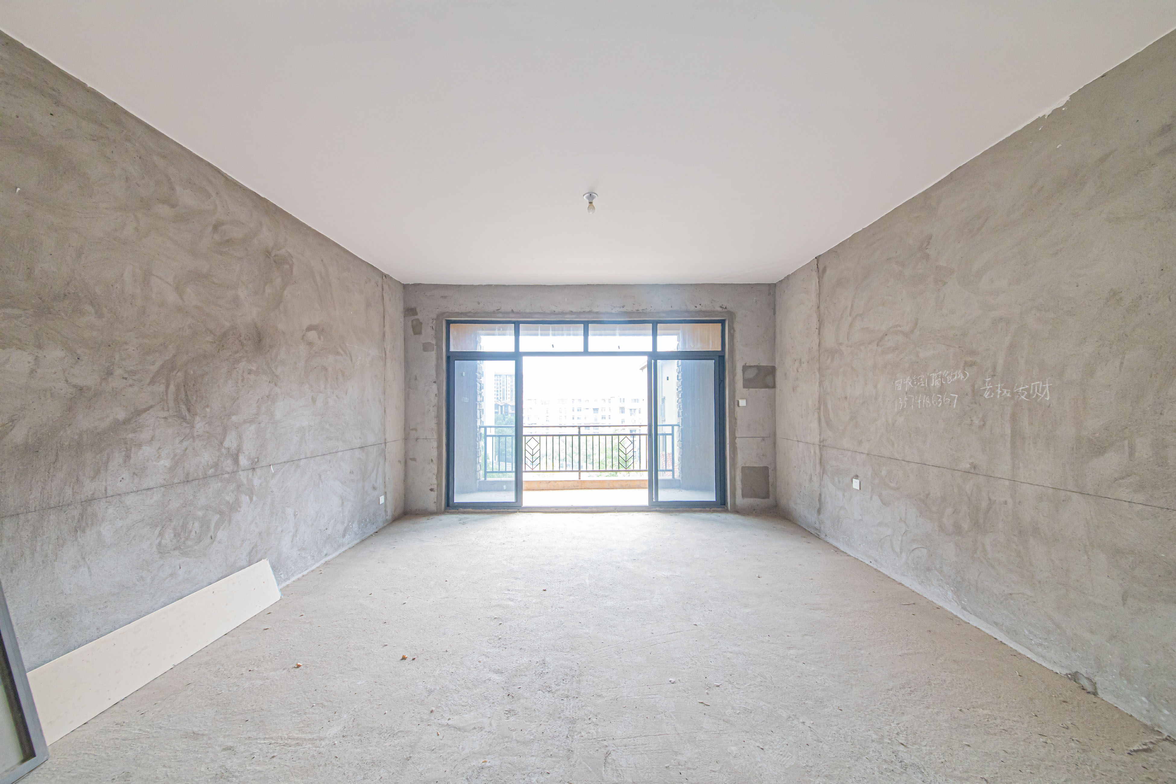 中建芙蓉和苑  4室2厅1卫    268.0万 中建芙蓉和苑  4室2厅1卫    268.0万客厅