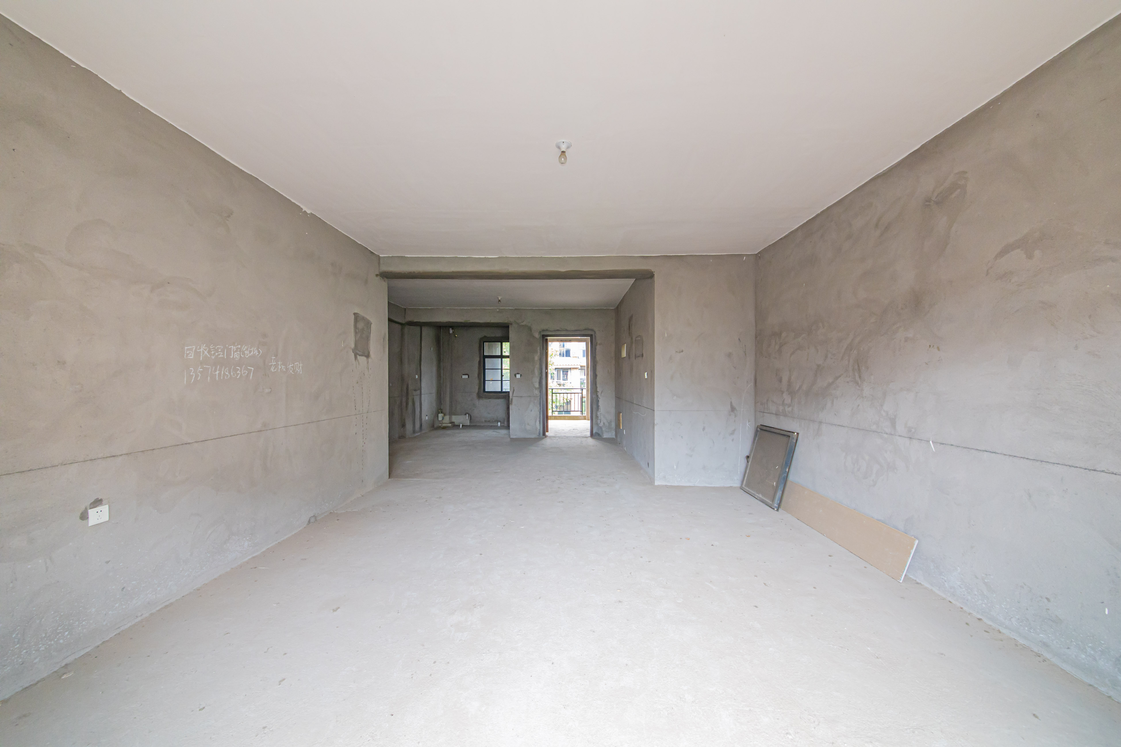 中建芙蓉和苑  4室2厅1卫    268.0万 中建芙蓉和苑  4室2厅1卫    268.0万客厅