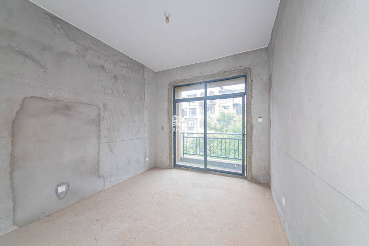 中建芙蓉和苑  4室2厅1卫    268.0万 中建芙蓉和苑  4室2厅1卫    268.0万卧室