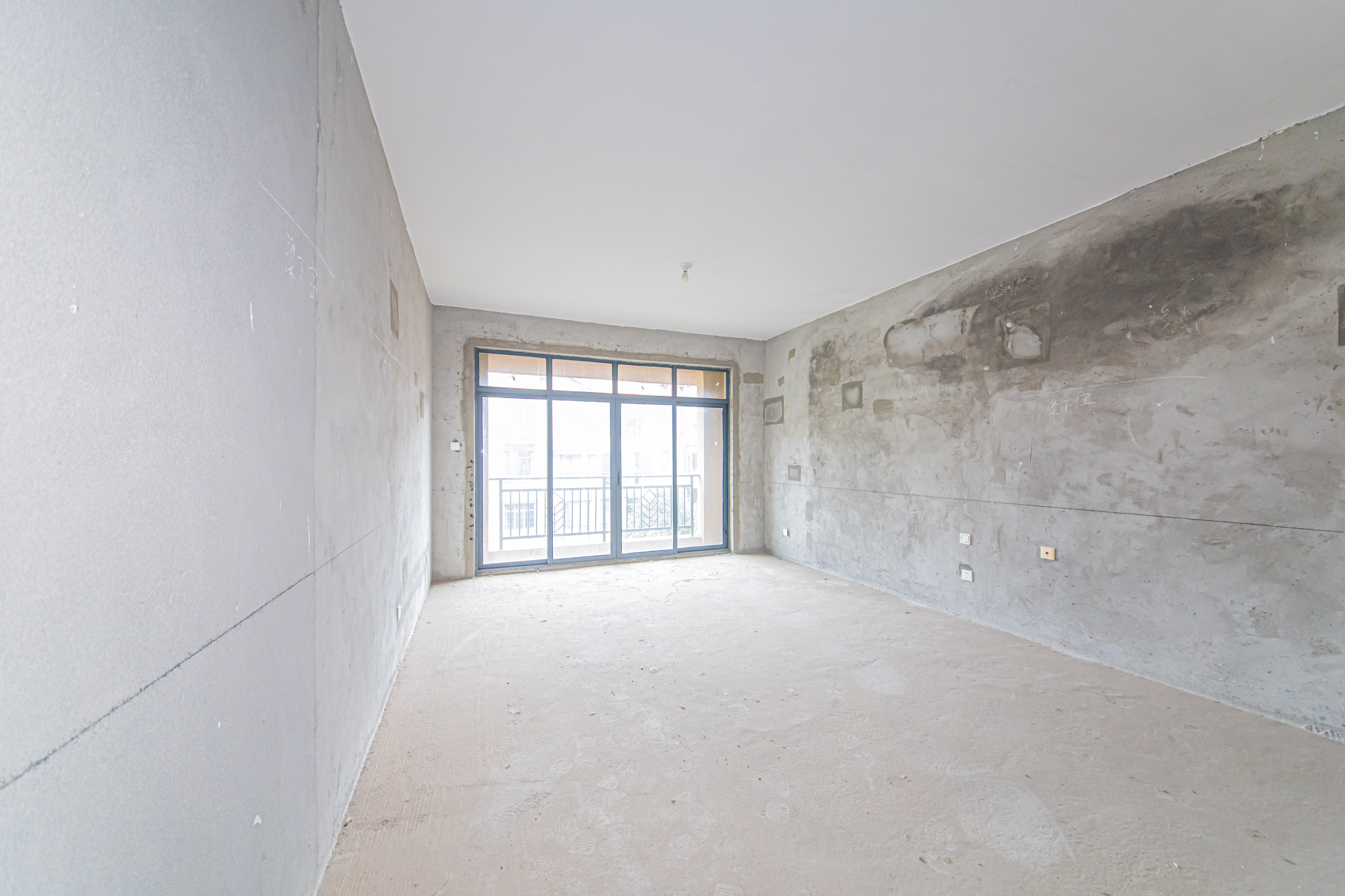 中建芙蓉和苑  4室2厅1卫    268.0万 中建芙蓉和苑  4室2厅1卫    268.0万卧室