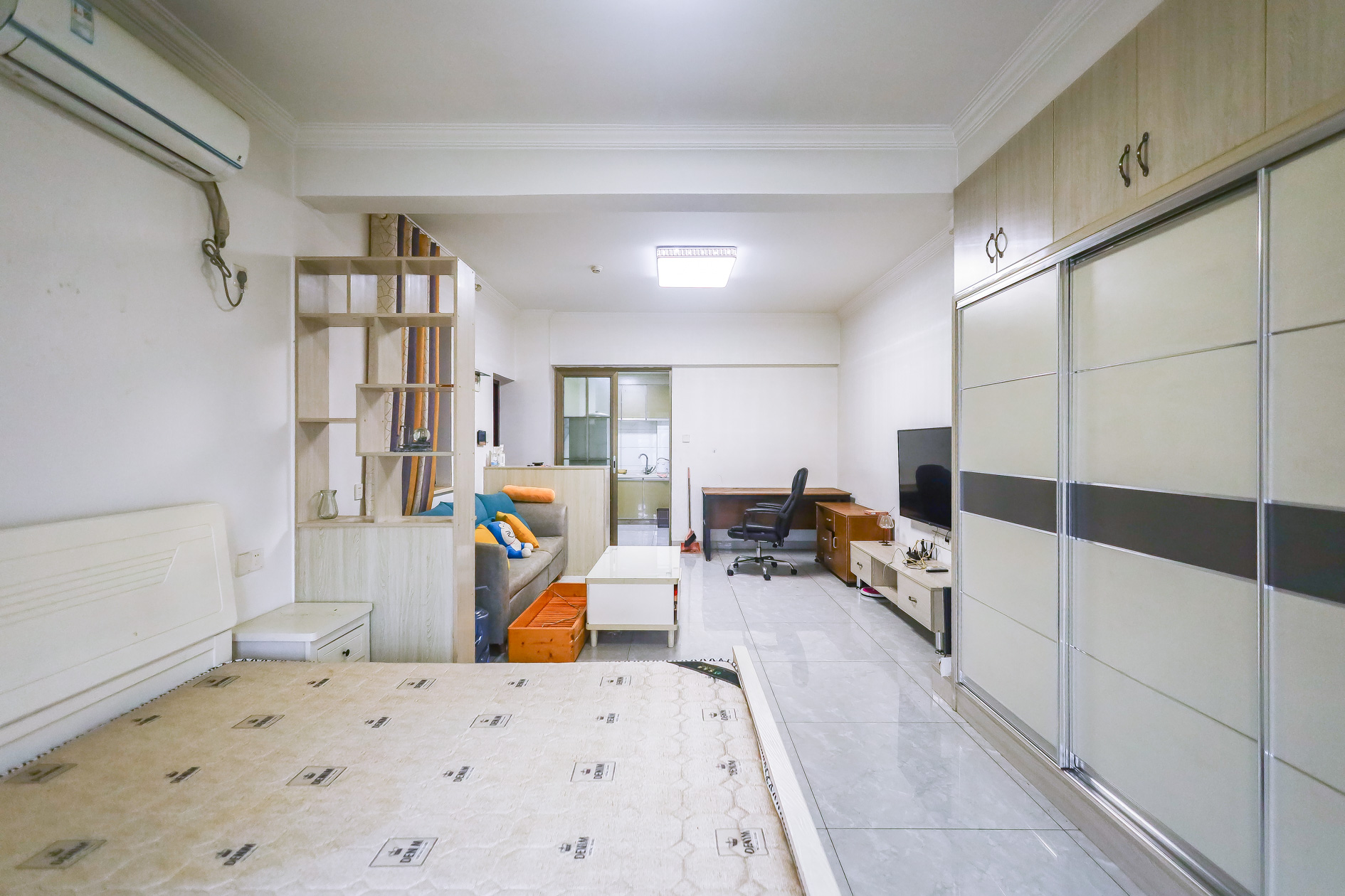 广华国际公馆(广华大厦) 1室1厅1卫 39.65万 广华国际公馆(广华大厦) 1室1厅1卫 39.65万客厅