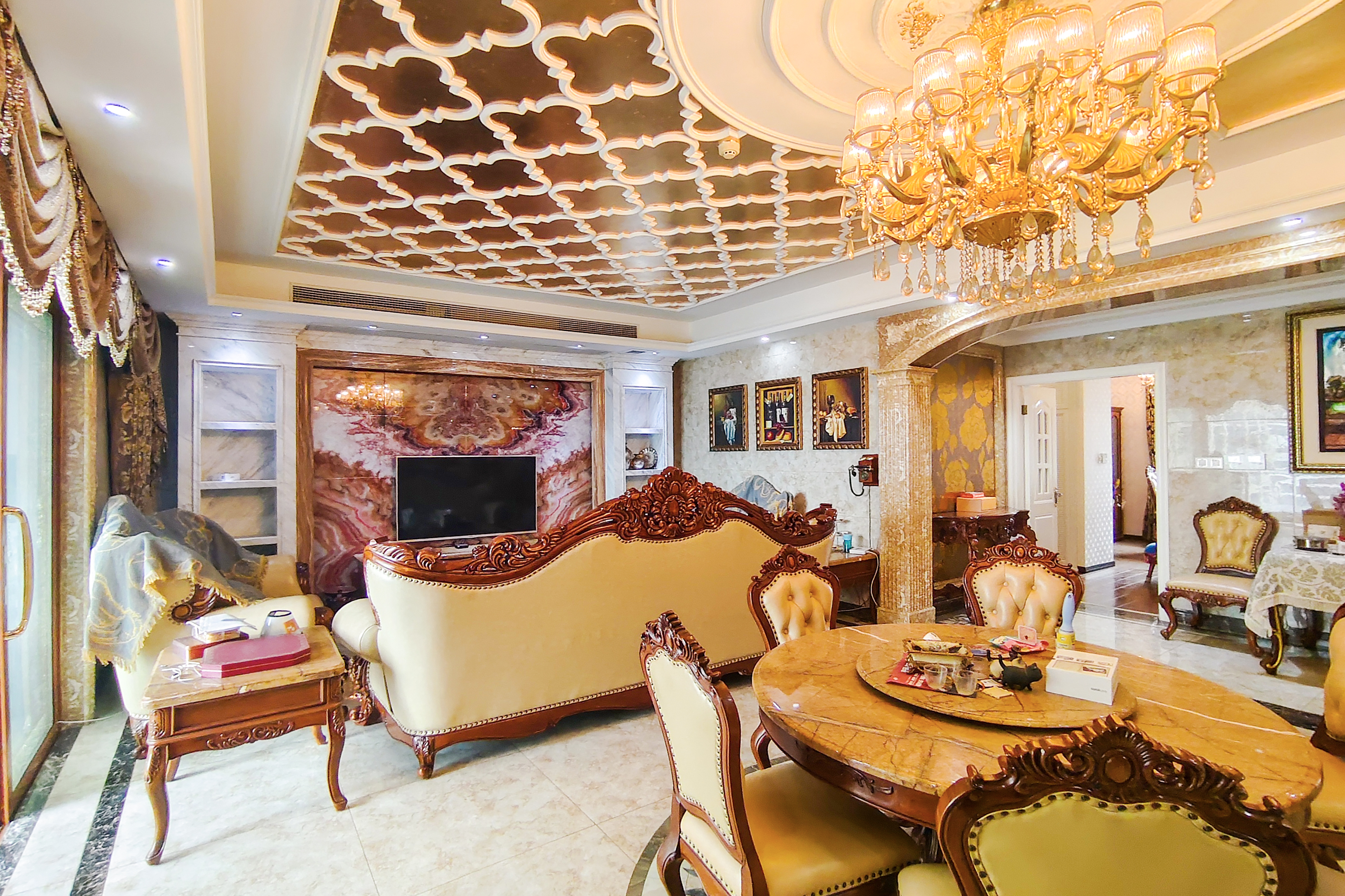 保利国际广场  5室2厅4卫    537.0万客厅