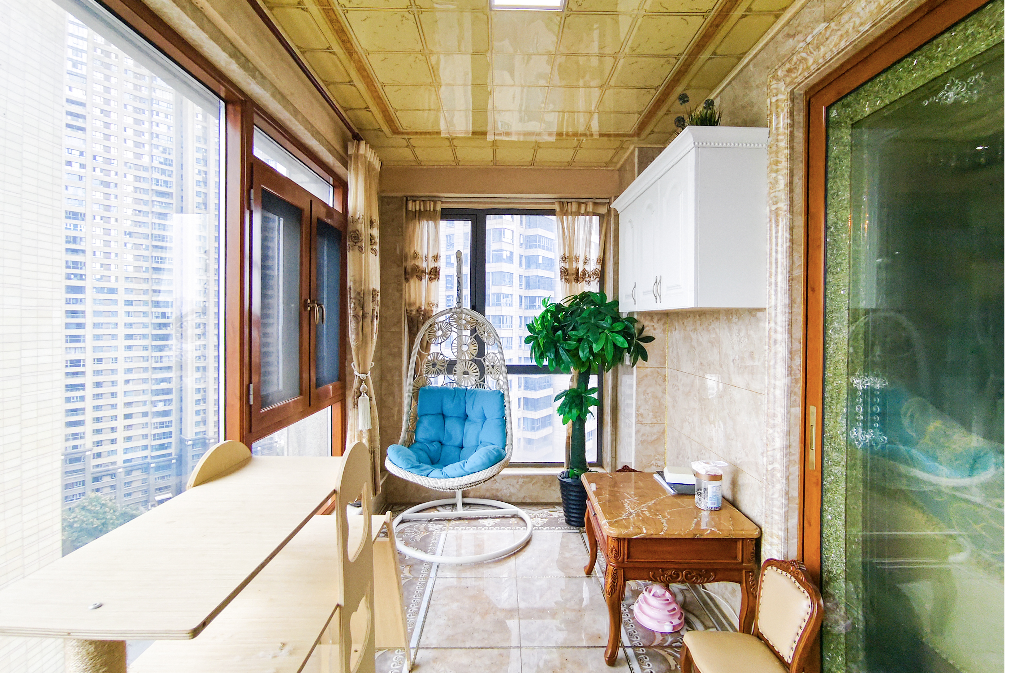 保利国际广场  5室2厅4卫    537.0万客厅