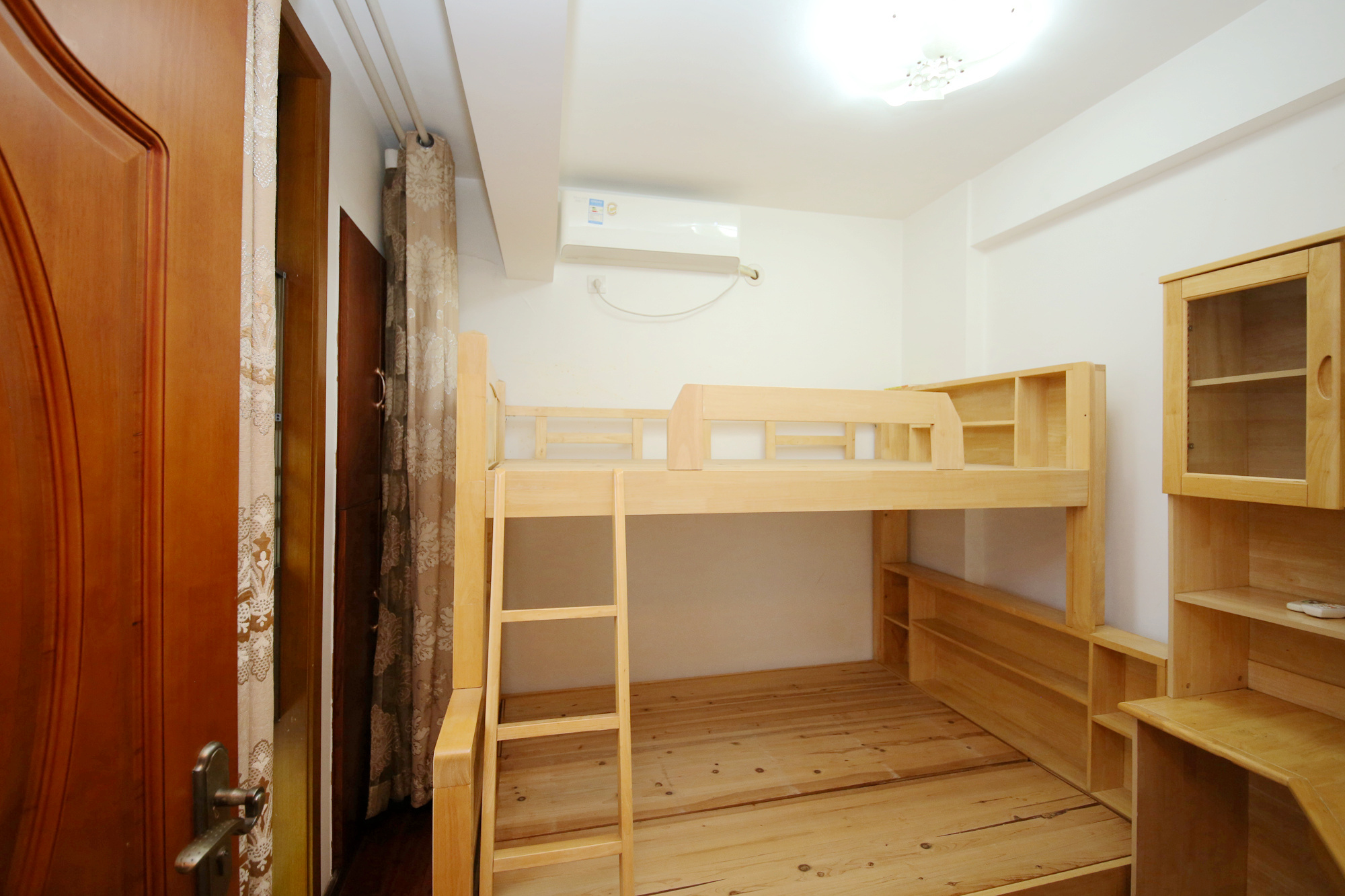 铂宫  2室2厅1卫   120.00万卧室