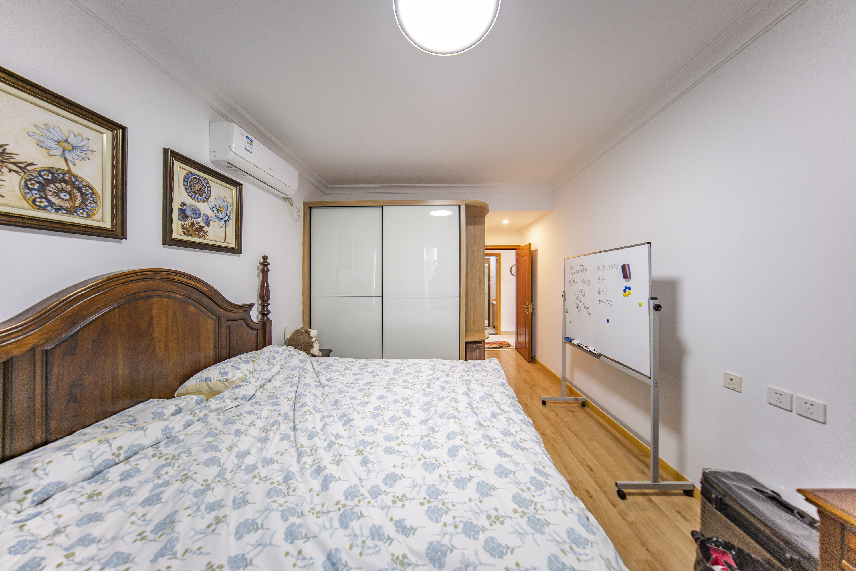 江山帝景哈佛  3室2厅1卫    114.49万卧室