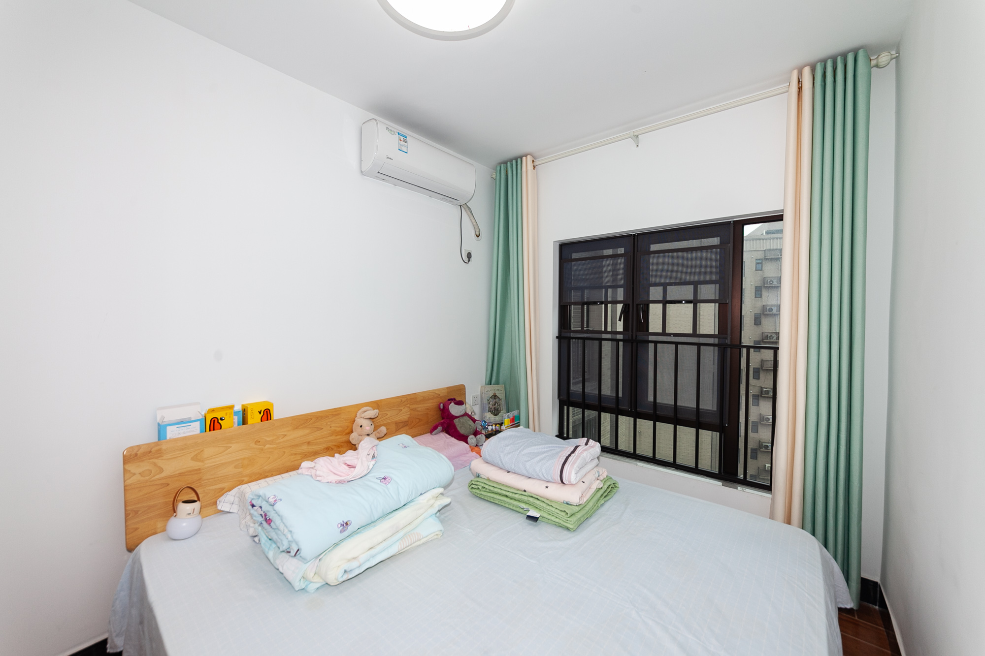 时代倾城三期  2室2厅1卫   82.00万卧室