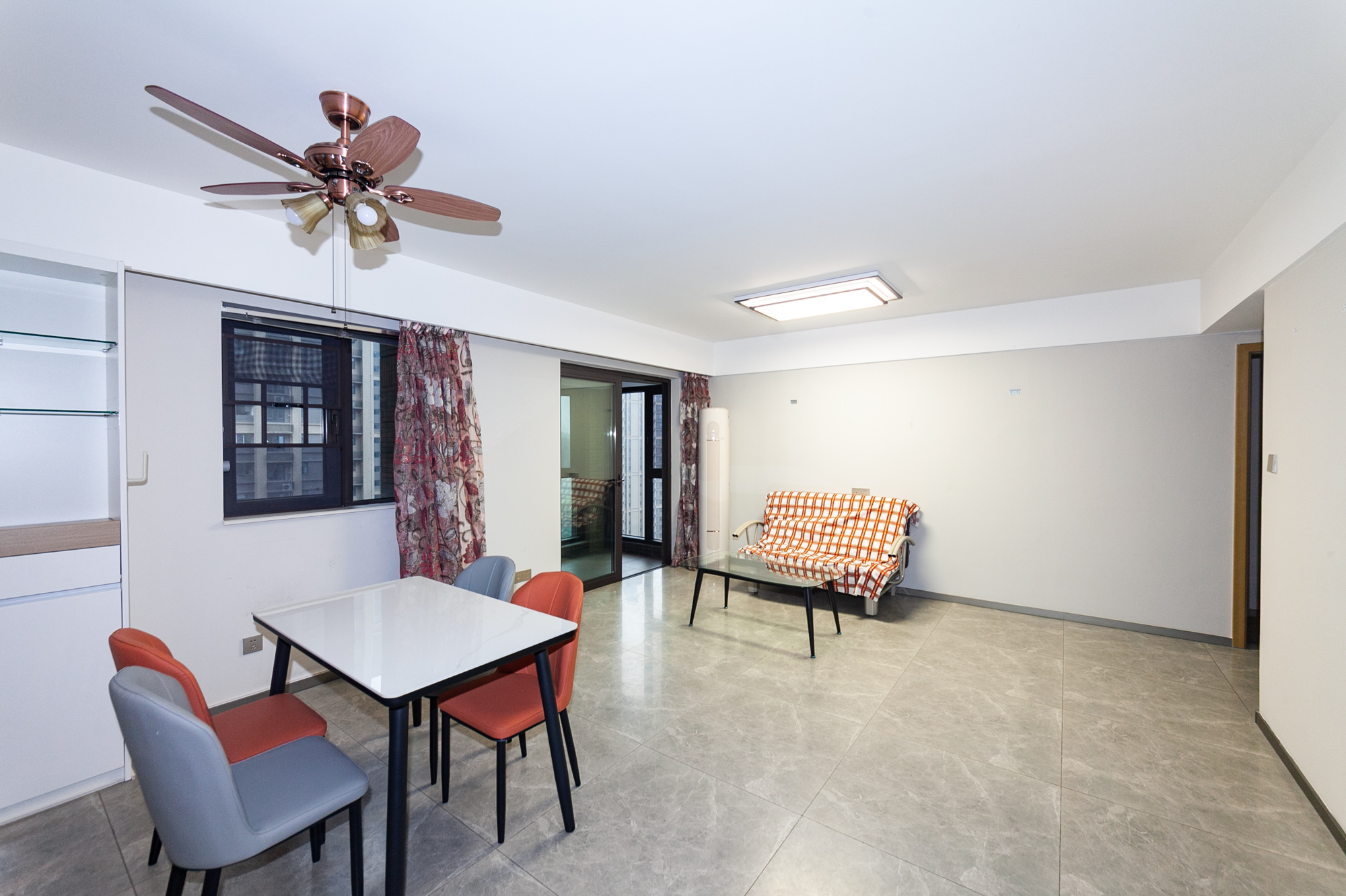 时代倾城四期 3室2厅2卫 100.0万 时代倾城四期 3室2厅2卫 100.0万客厅