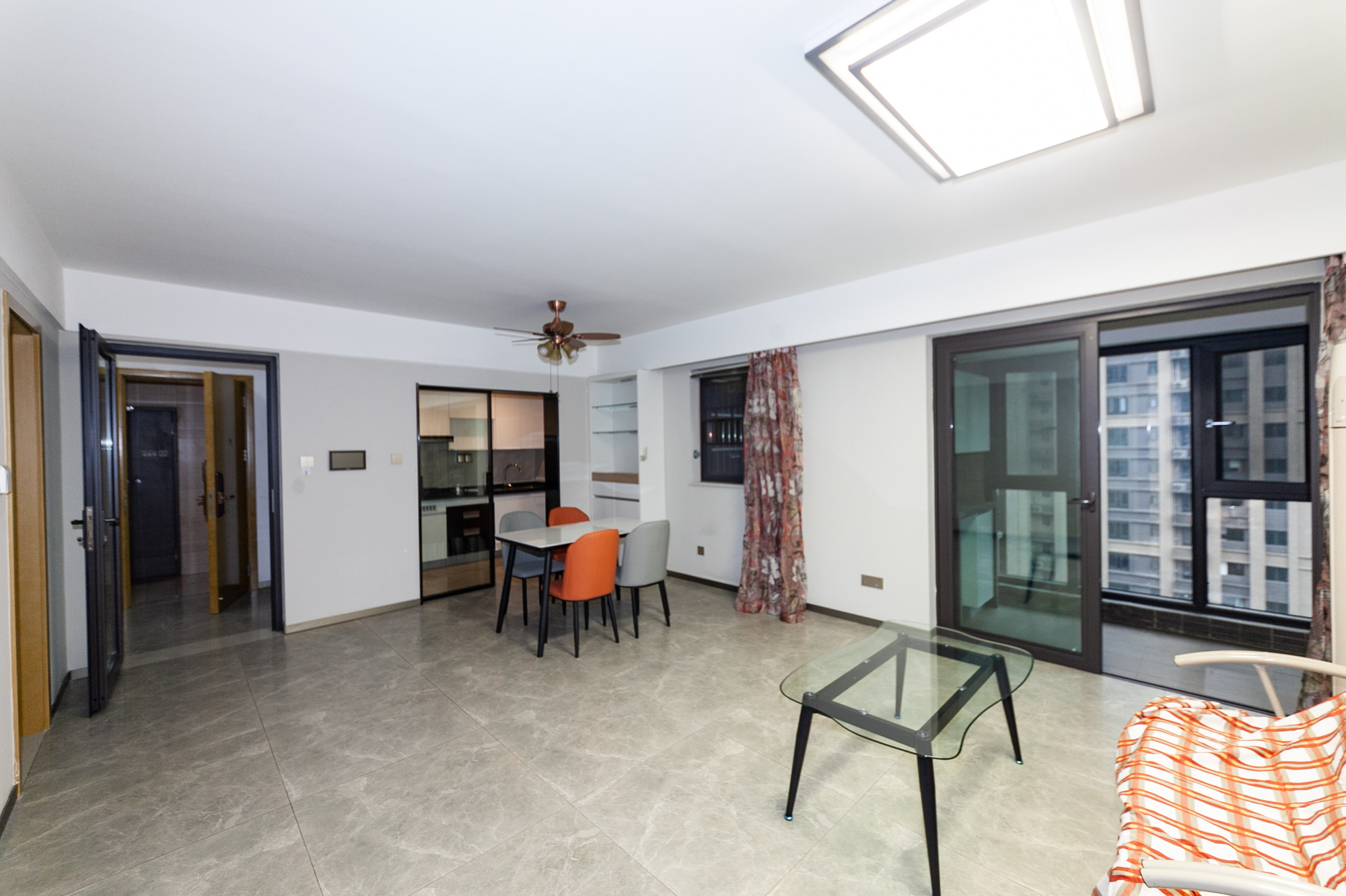 时代倾城四期 3室2厅2卫 100.0万 时代倾城四期 3室2厅2卫 100.0万客厅