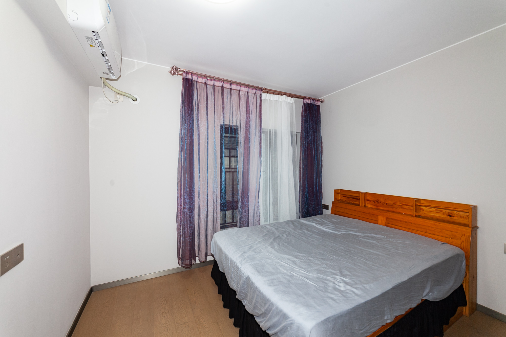 时代倾城四期 3室2厅2卫 100.0万 时代倾城四期 3室2厅2卫 100.0万卧室