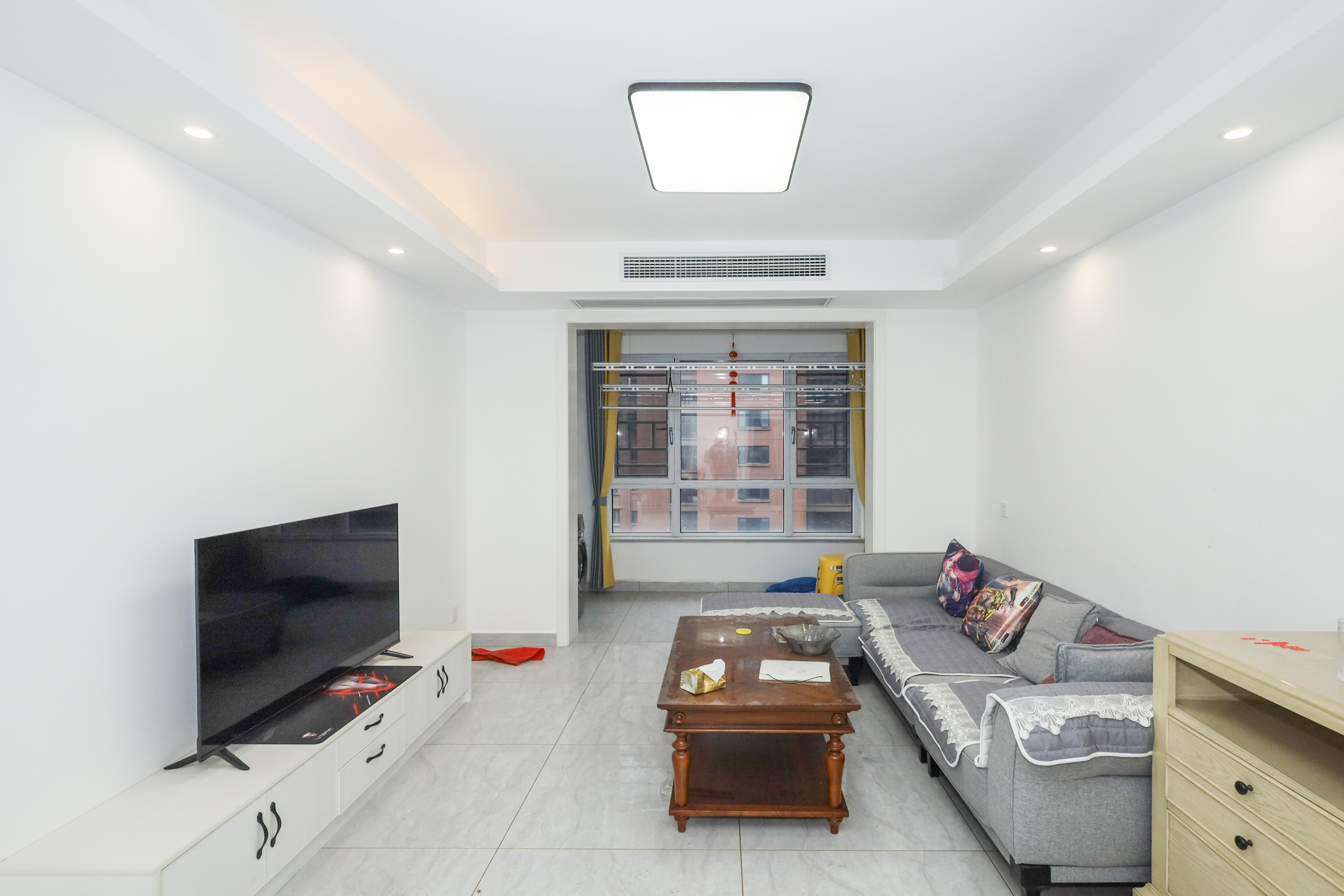 新城国际花都 3室2厅2卫 62.0万 新城国际花都 3室2厅2卫 62.0万客厅