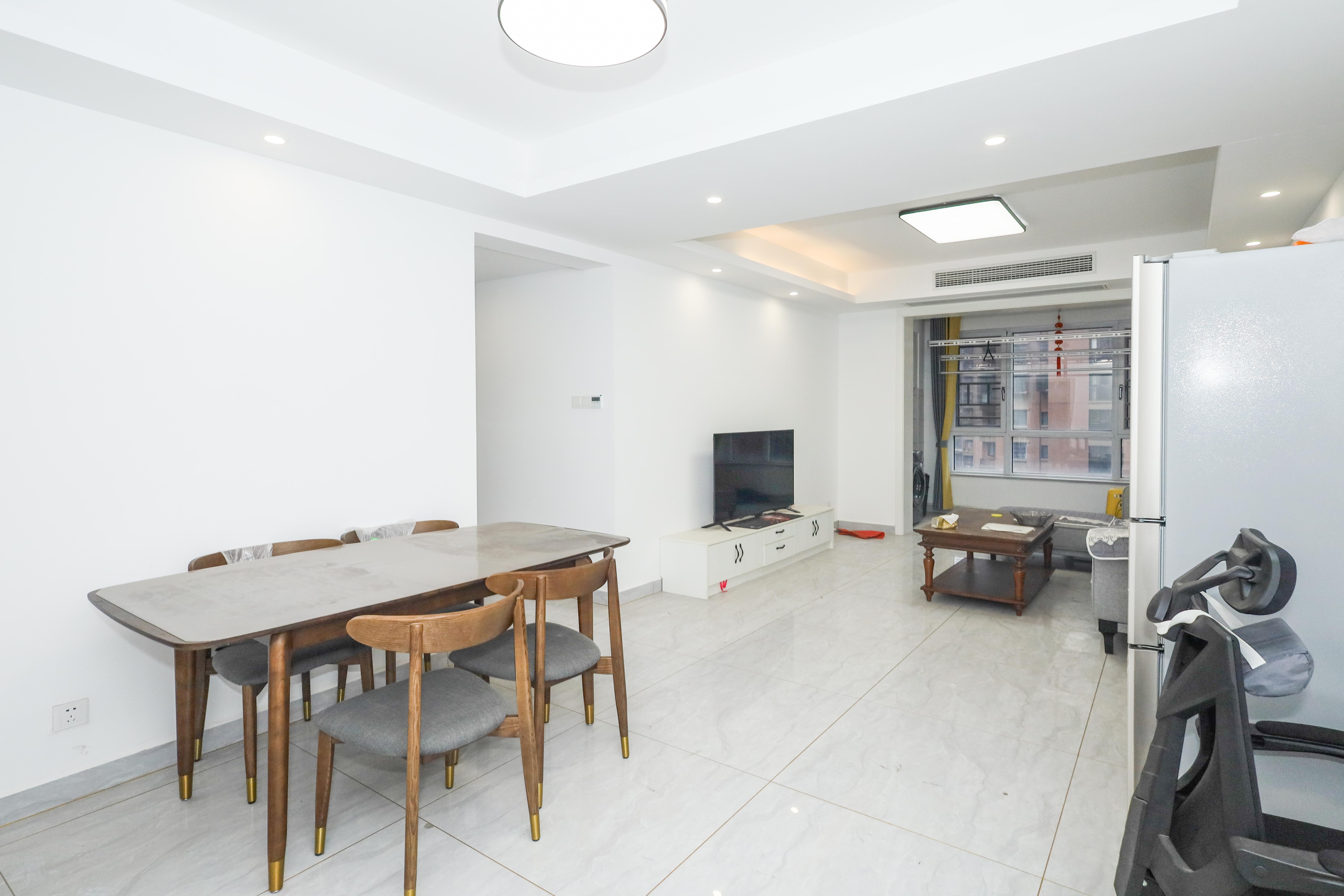 新城国际花都 3室2厅2卫 62.0万 新城国际花都 3室2厅2卫 62.0万客厅