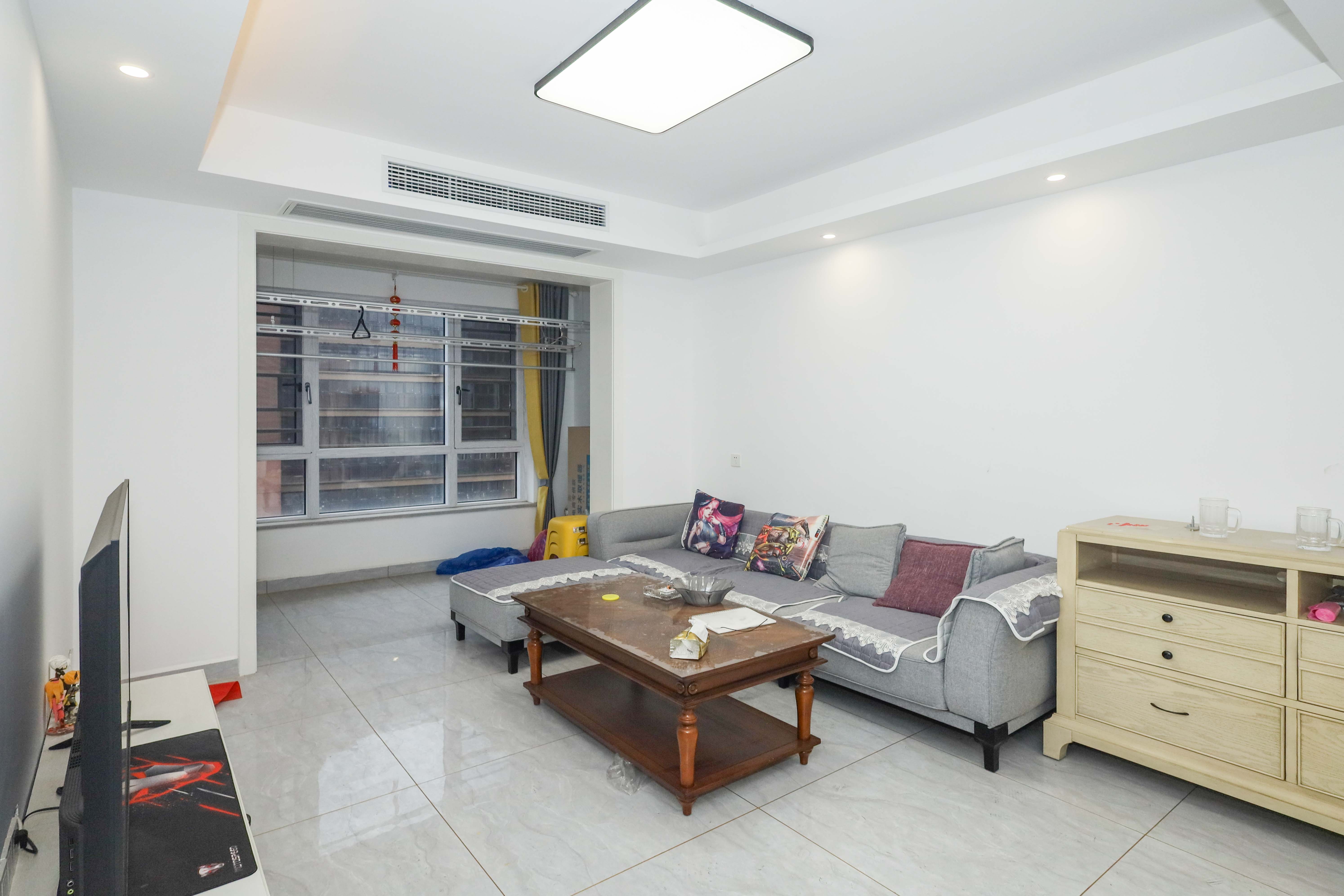 新城国际花都 3室2厅2卫 62.0万 新城国际花都 3室2厅2卫 62.0万客厅