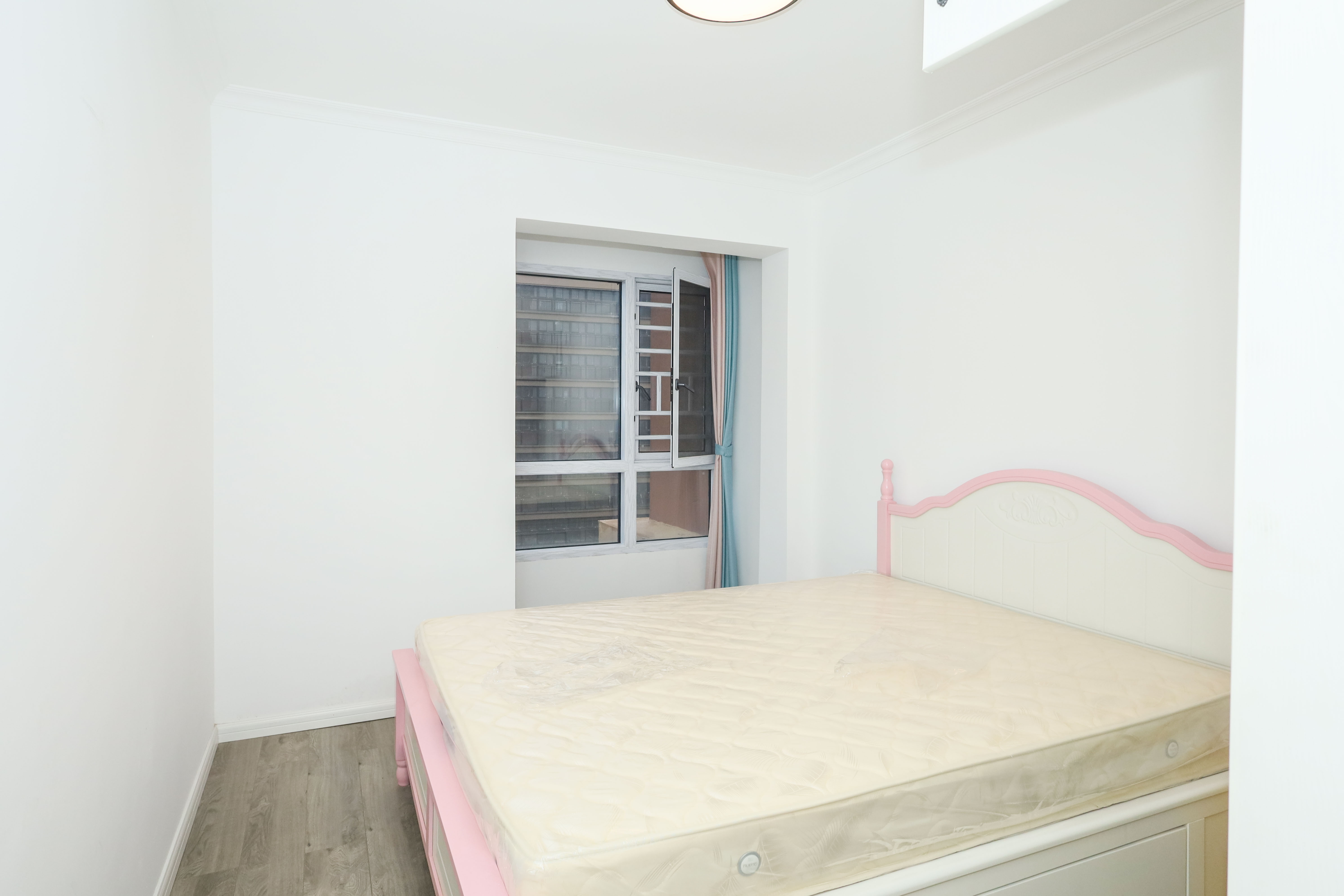 新城国际花都 3室2厅2卫 62.0万 新城国际花都 3室2厅2卫 62.0万卧室