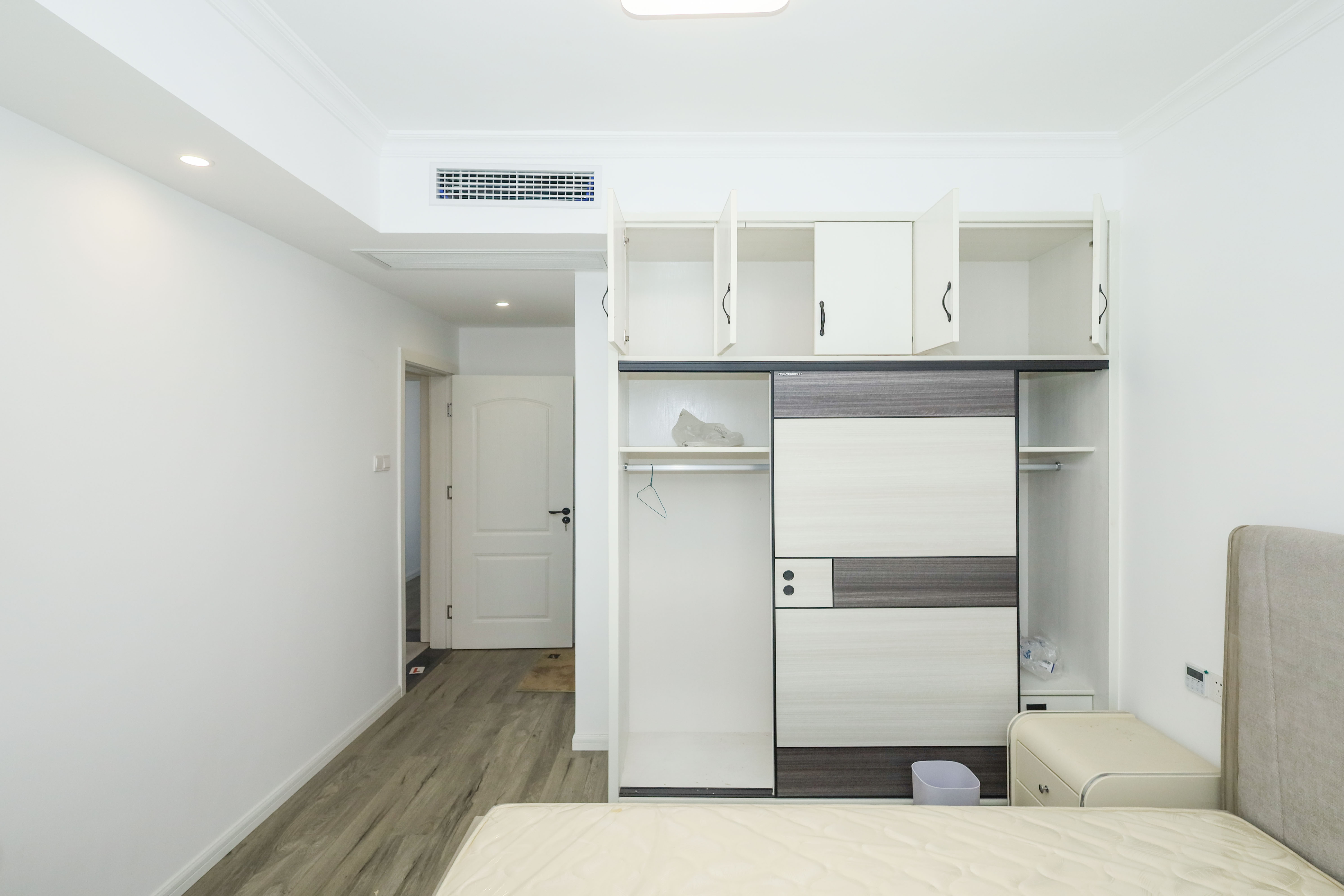 新城国际花都 3室2厅2卫 62.0万 新城国际花都 3室2厅2卫 62.0万卧室