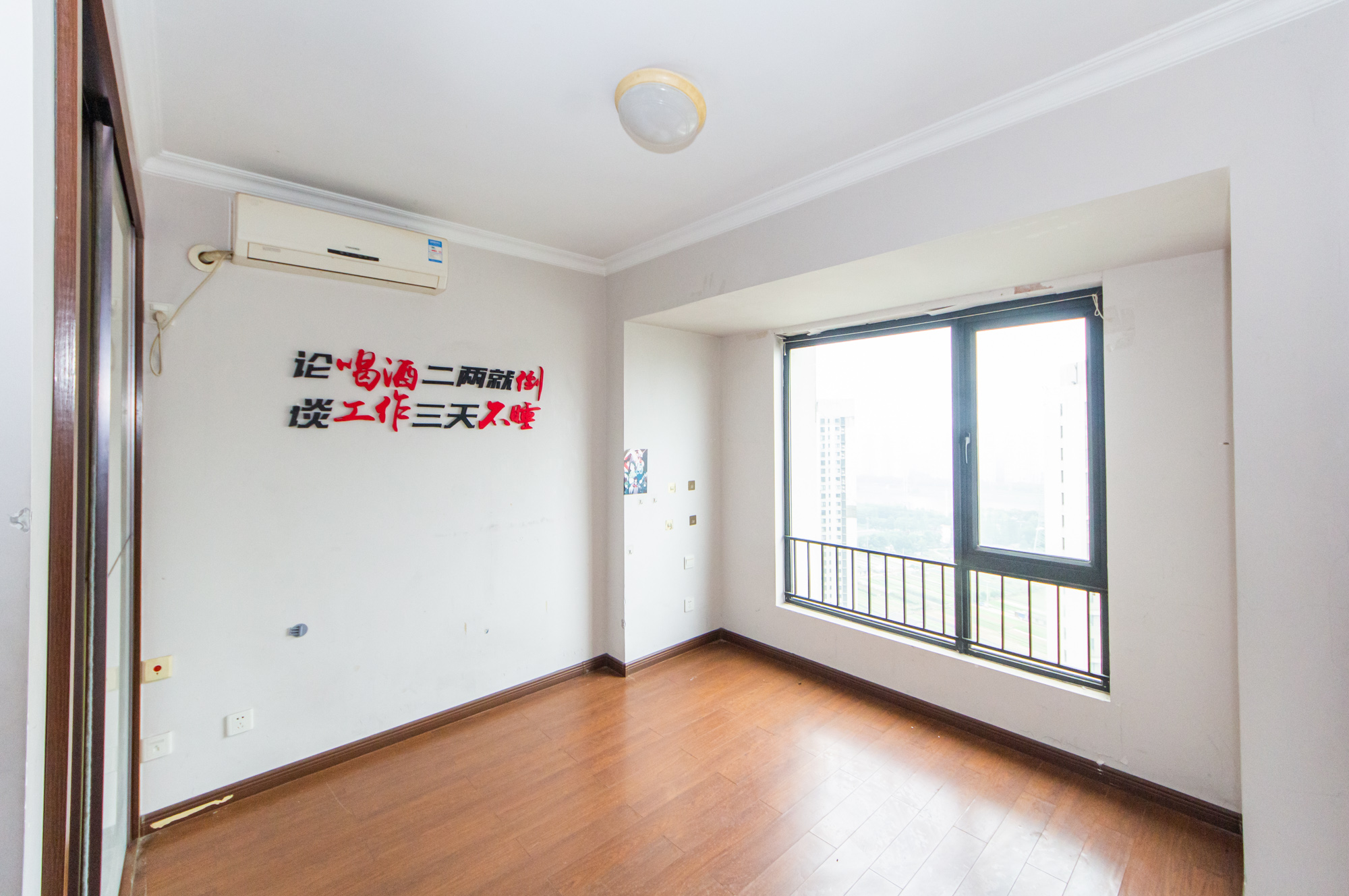 万科城  3室2厅1卫   100.00万卧室