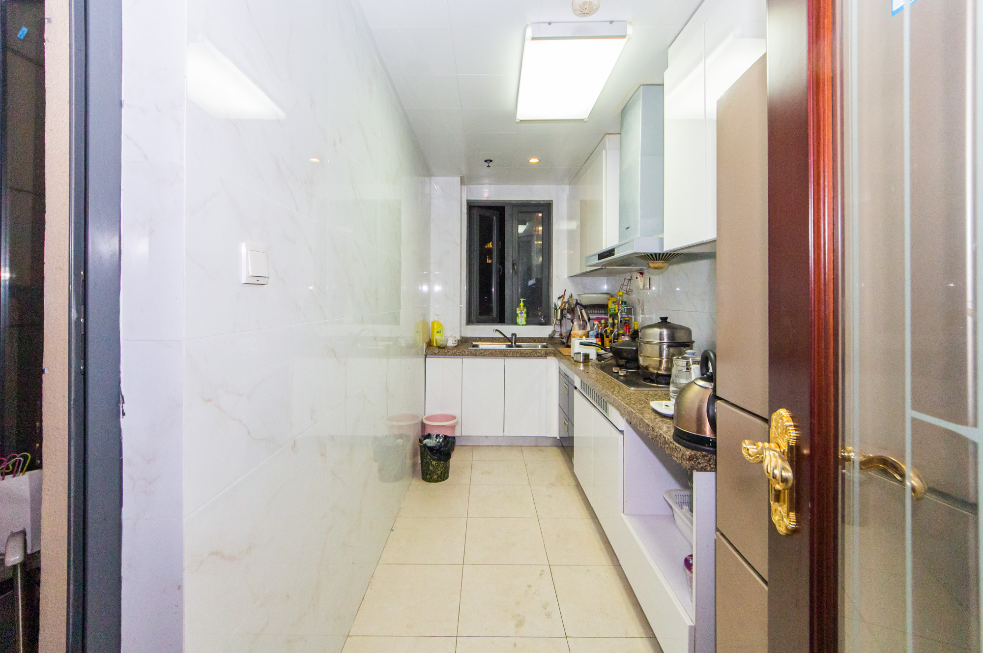 恒大御景半岛锦绣苑  3室2厅2卫    122.0万 恒大御景半岛锦绣苑  3室2厅2卫    122.0万厨房