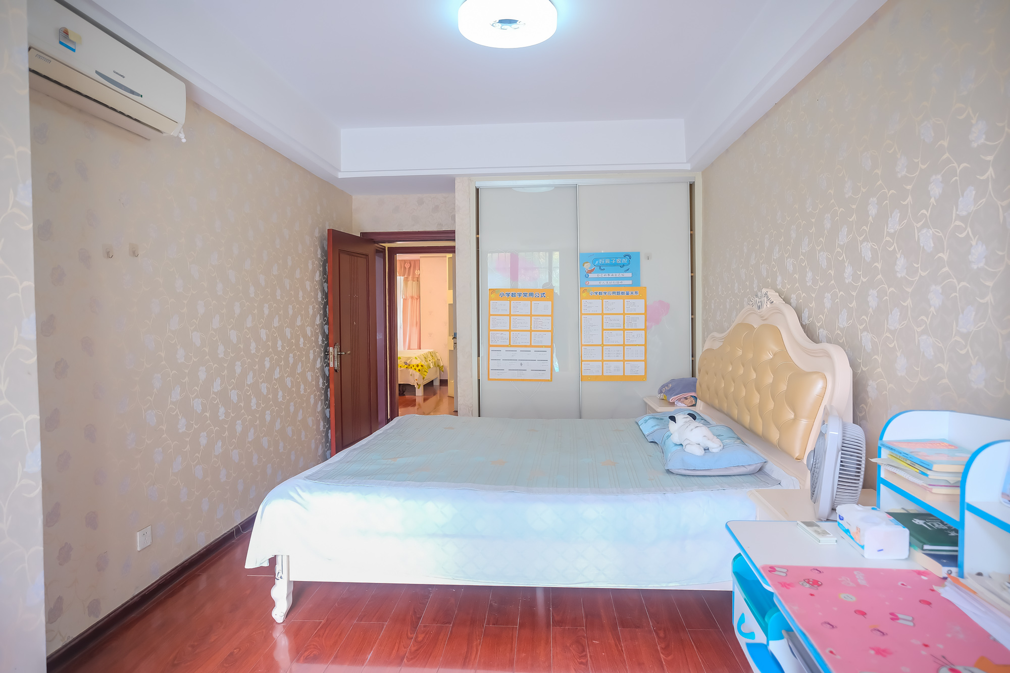 山水湾  3室2厅1卫    85.0万 山水湾  3室2厅1卫    85.0万卧室