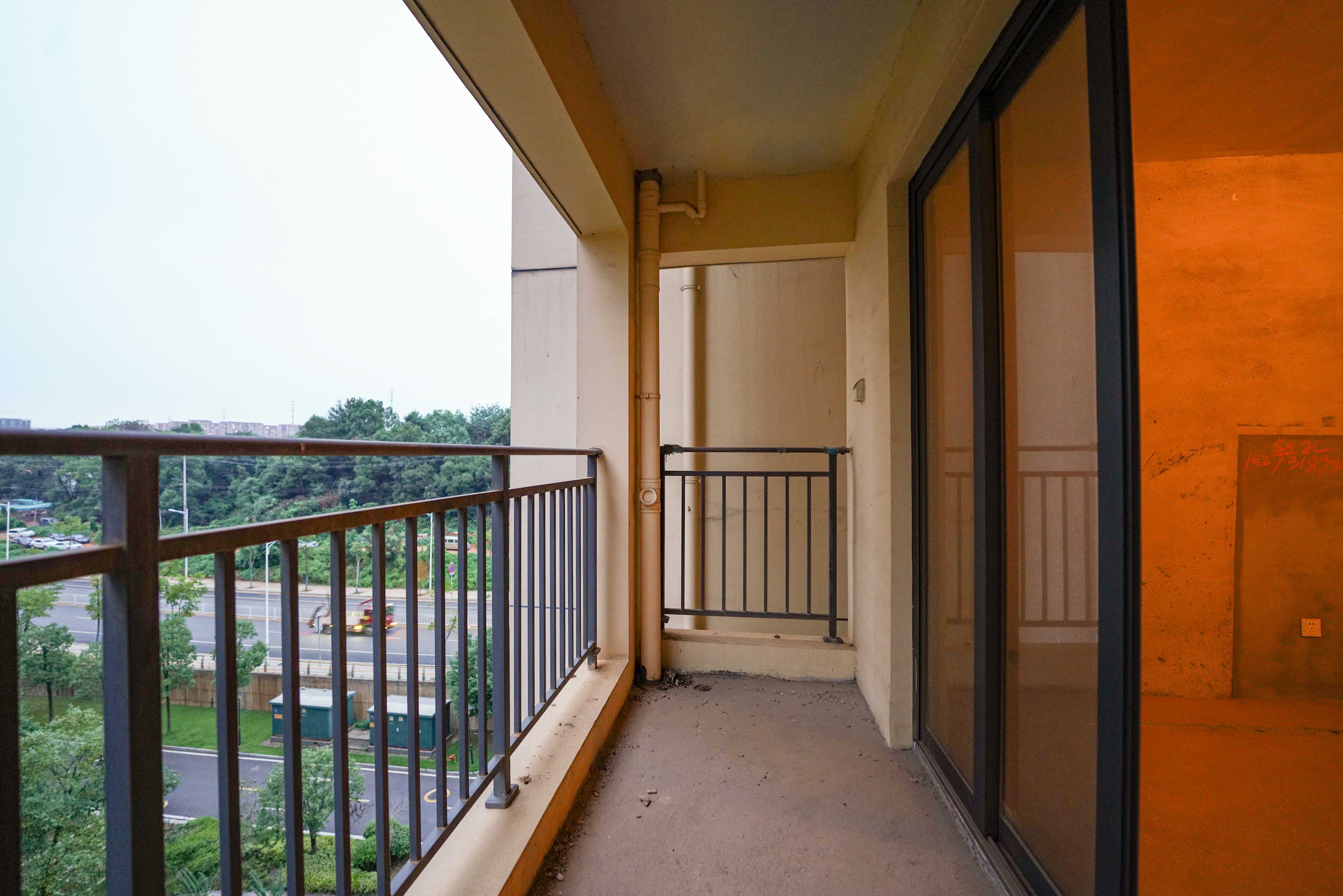 怡海星城 3室2厅1卫 52.8万 怡海星城 3室2厅1卫 52.8万阳台