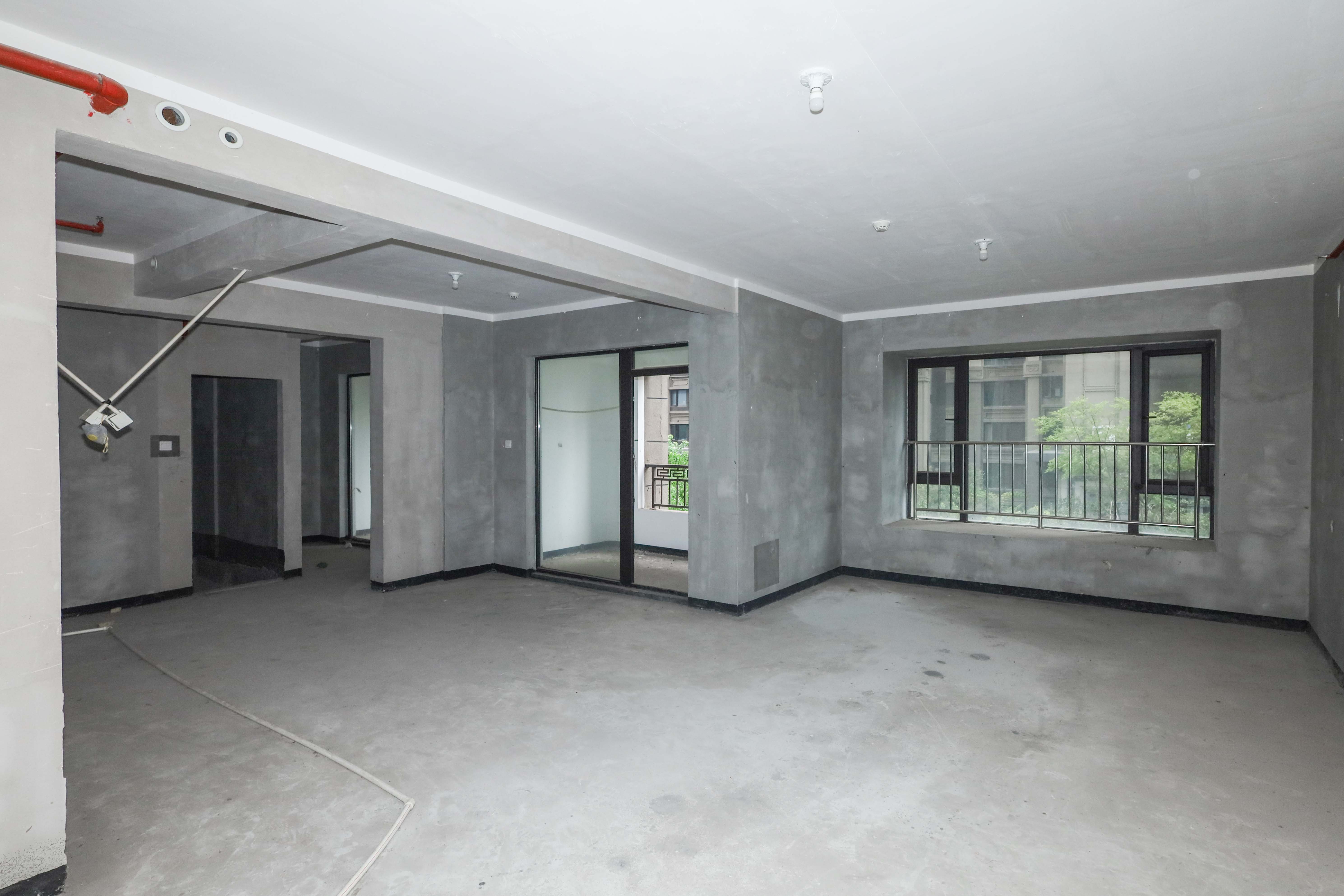 建发央著  4室2厅2卫   240.00万
