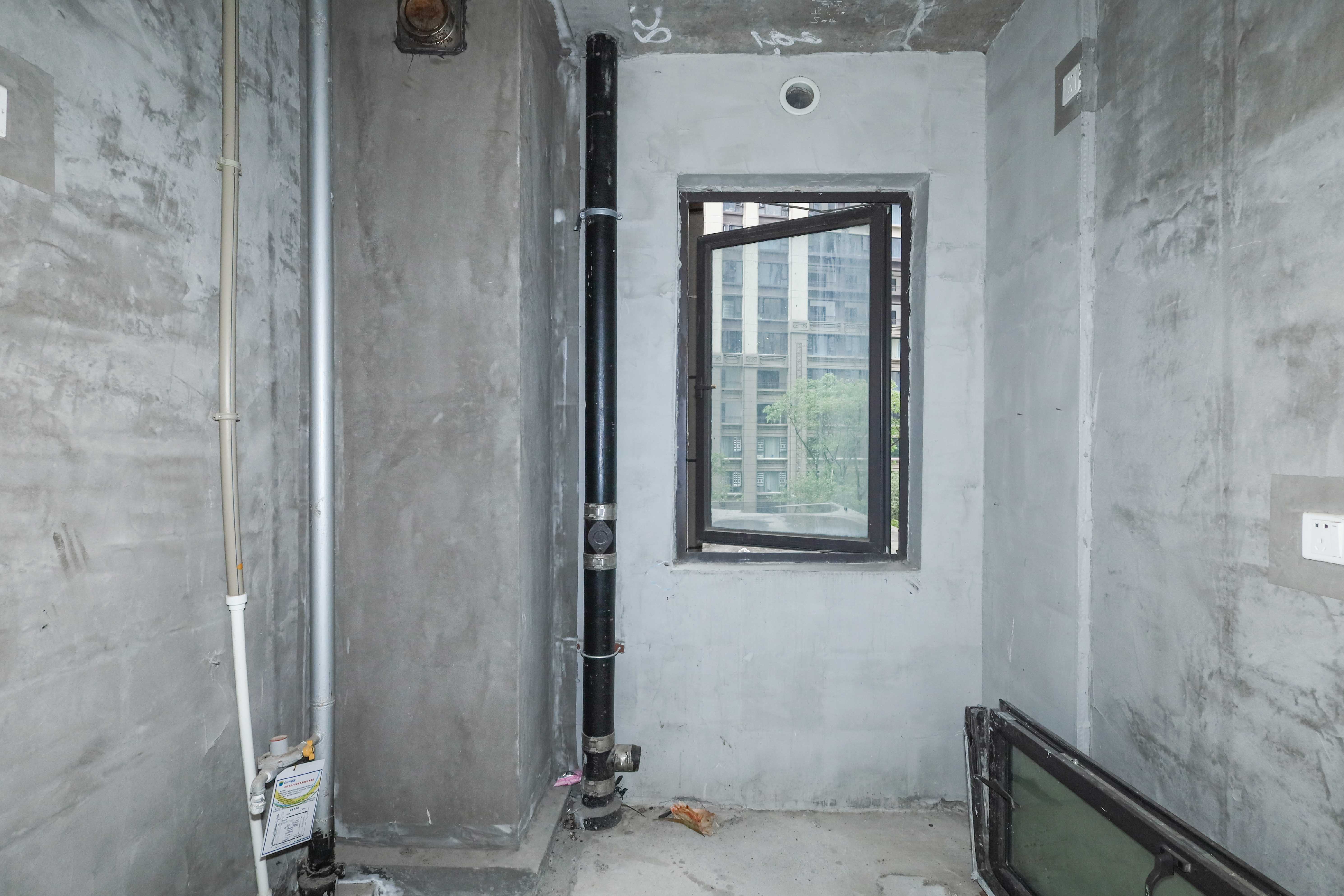 建发央著  4室2厅2卫   240.00万卫生间