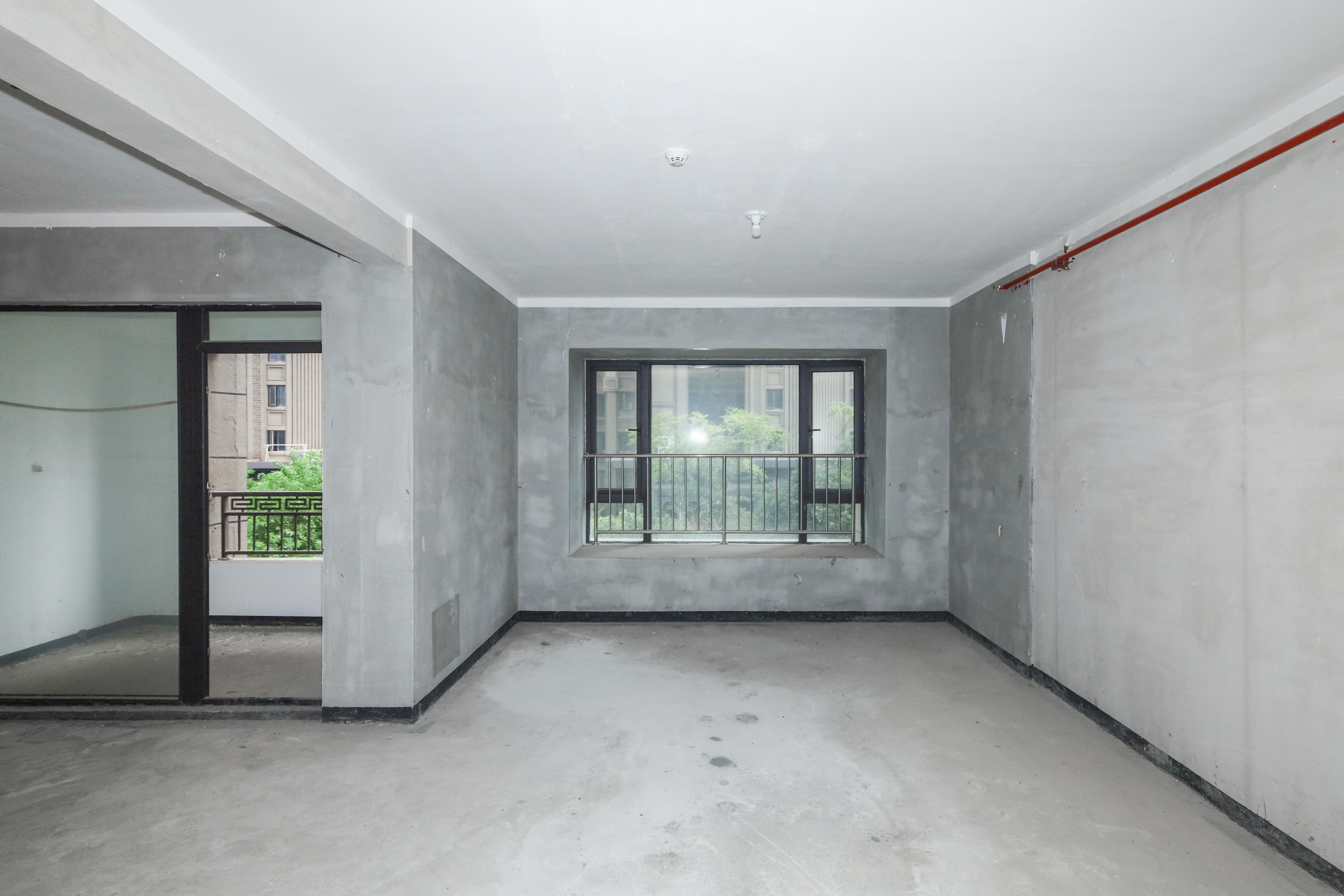 建发央著  4室2厅2卫   240.00万客厅