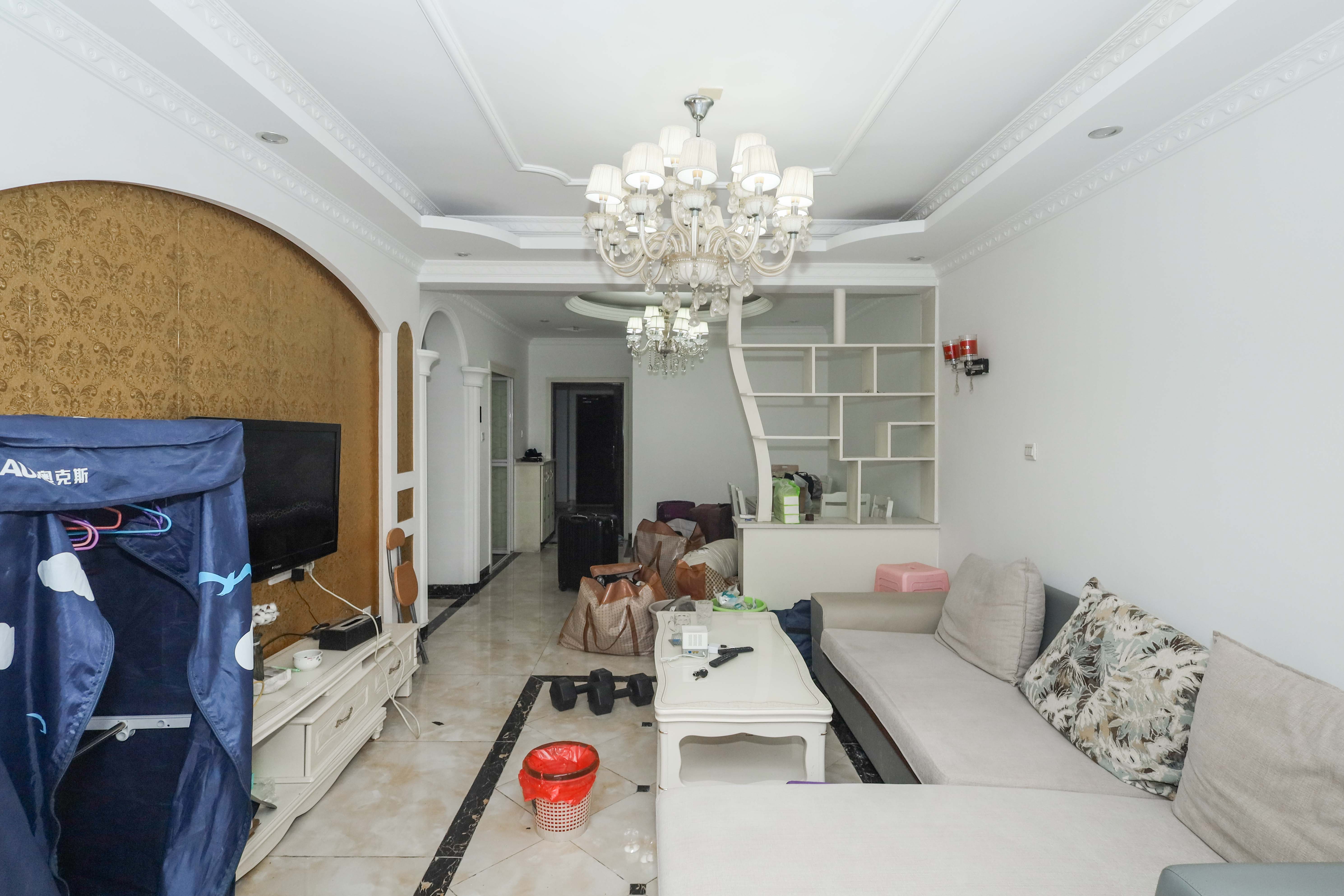 中国铁建梅溪青秀一期  3室2厅1卫   150.00万客厅
