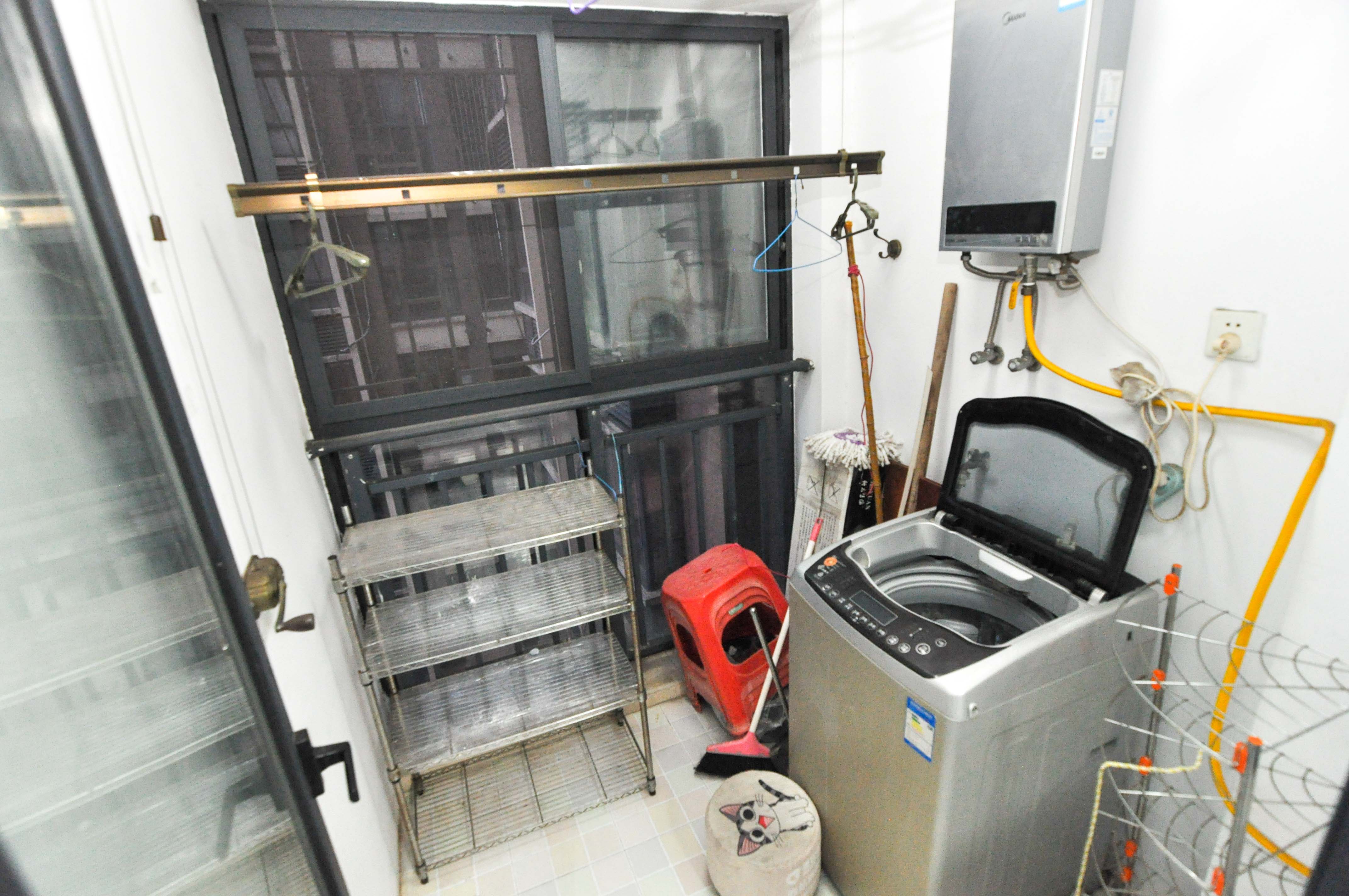 地华梅溪湖畔  2室2厅1卫   75.00万厨房