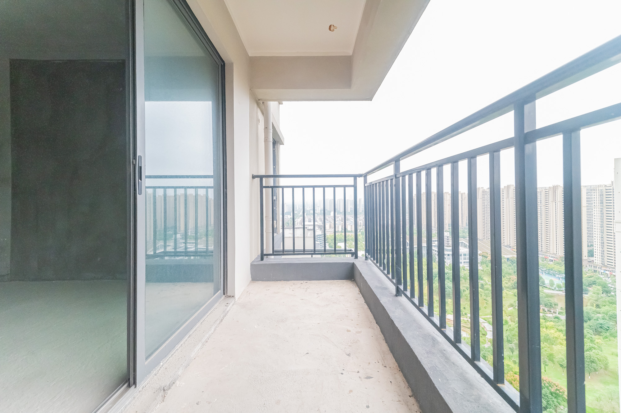 中建悦和城  3室2厅2卫   102.00万阳台