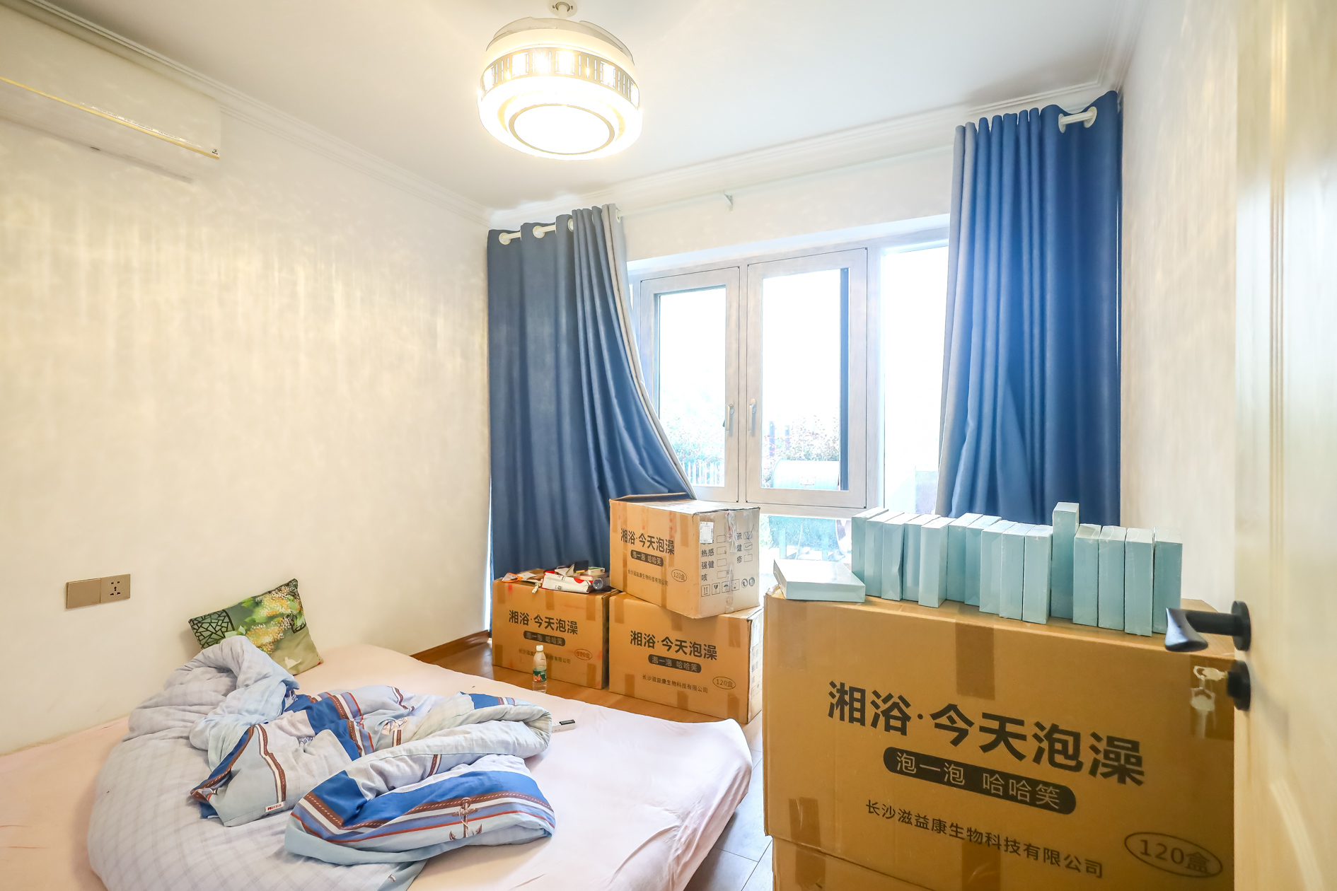时代港湾  3室2厅1卫   72.80万卧室