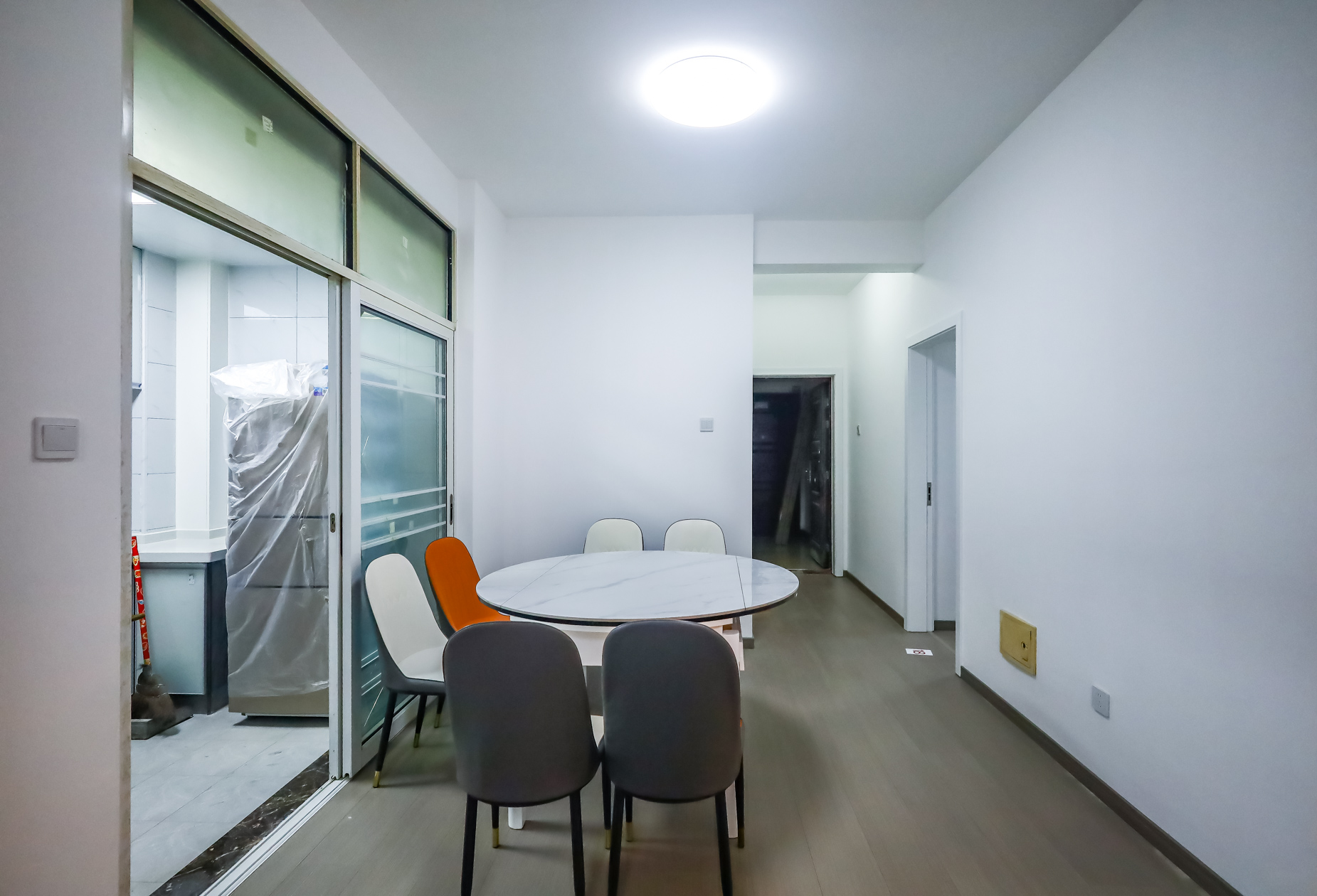 楚天世纪城东苑  3室2厅1卫    73.8万 楚天世纪城东苑  3室2厅1卫    73.8万客厅