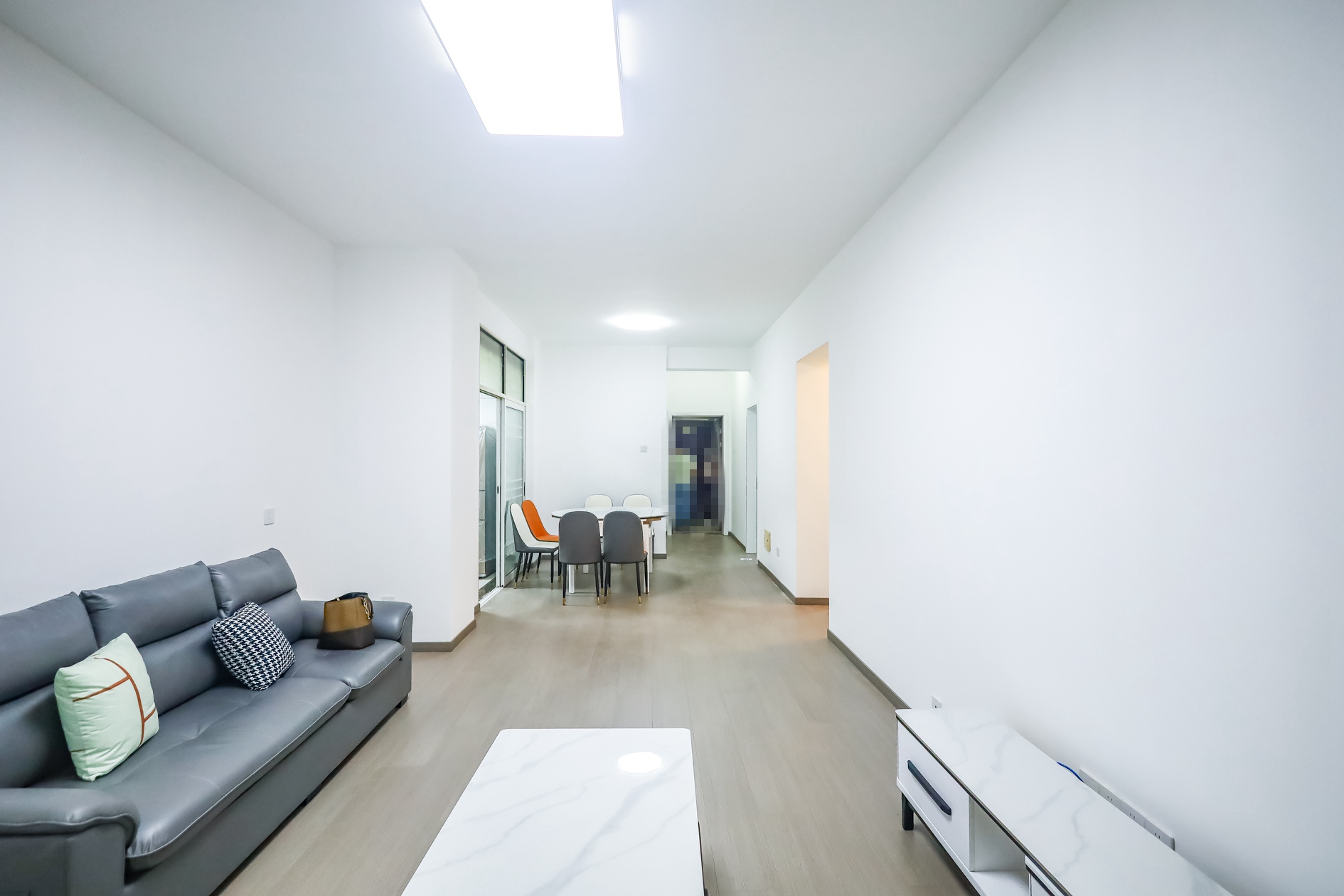 楚天世纪城东苑  3室2厅1卫    73.8万 楚天世纪城东苑  3室2厅1卫    73.8万客厅