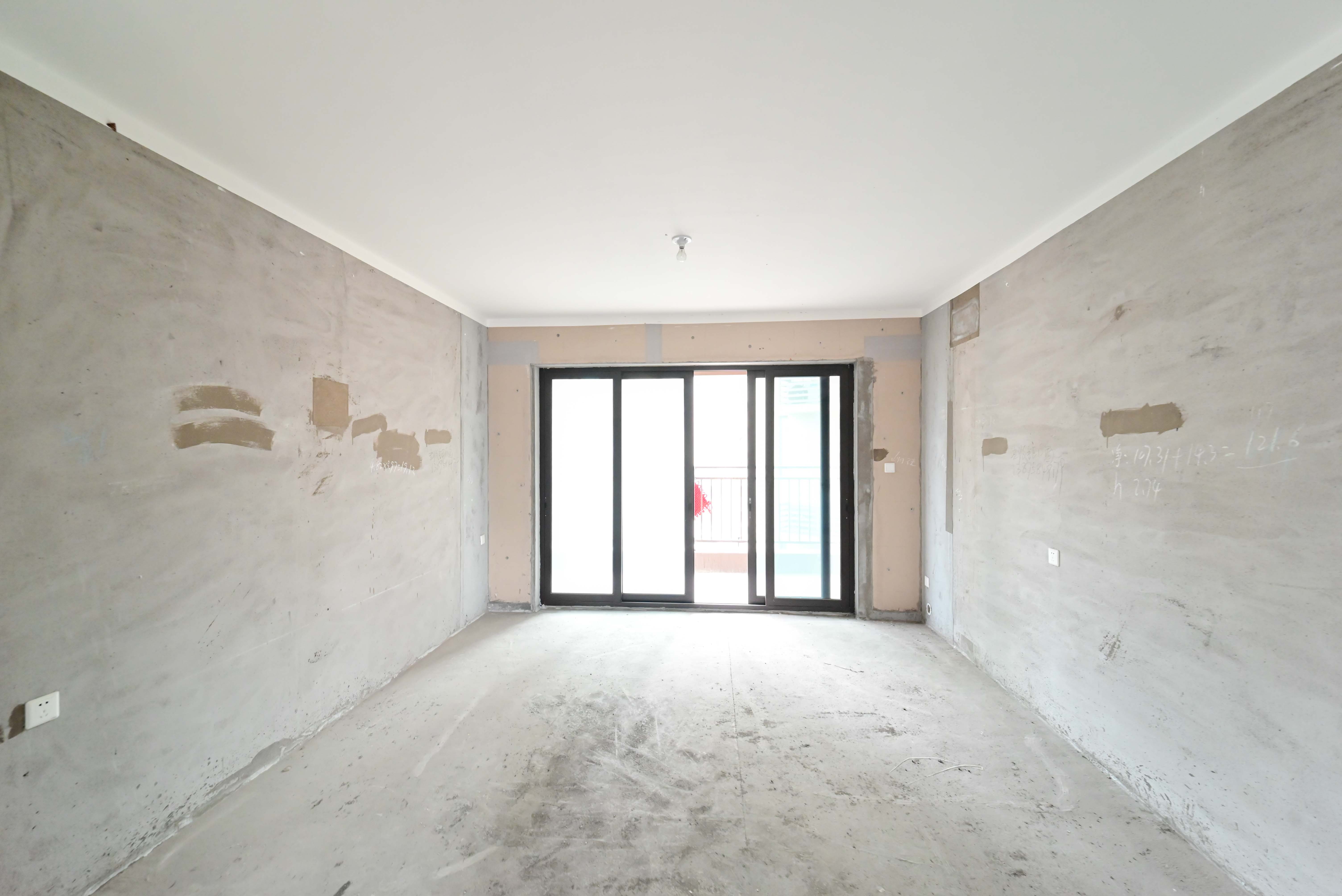 保利大都汇一期、二期  5室2厅2卫    207.8万客厅