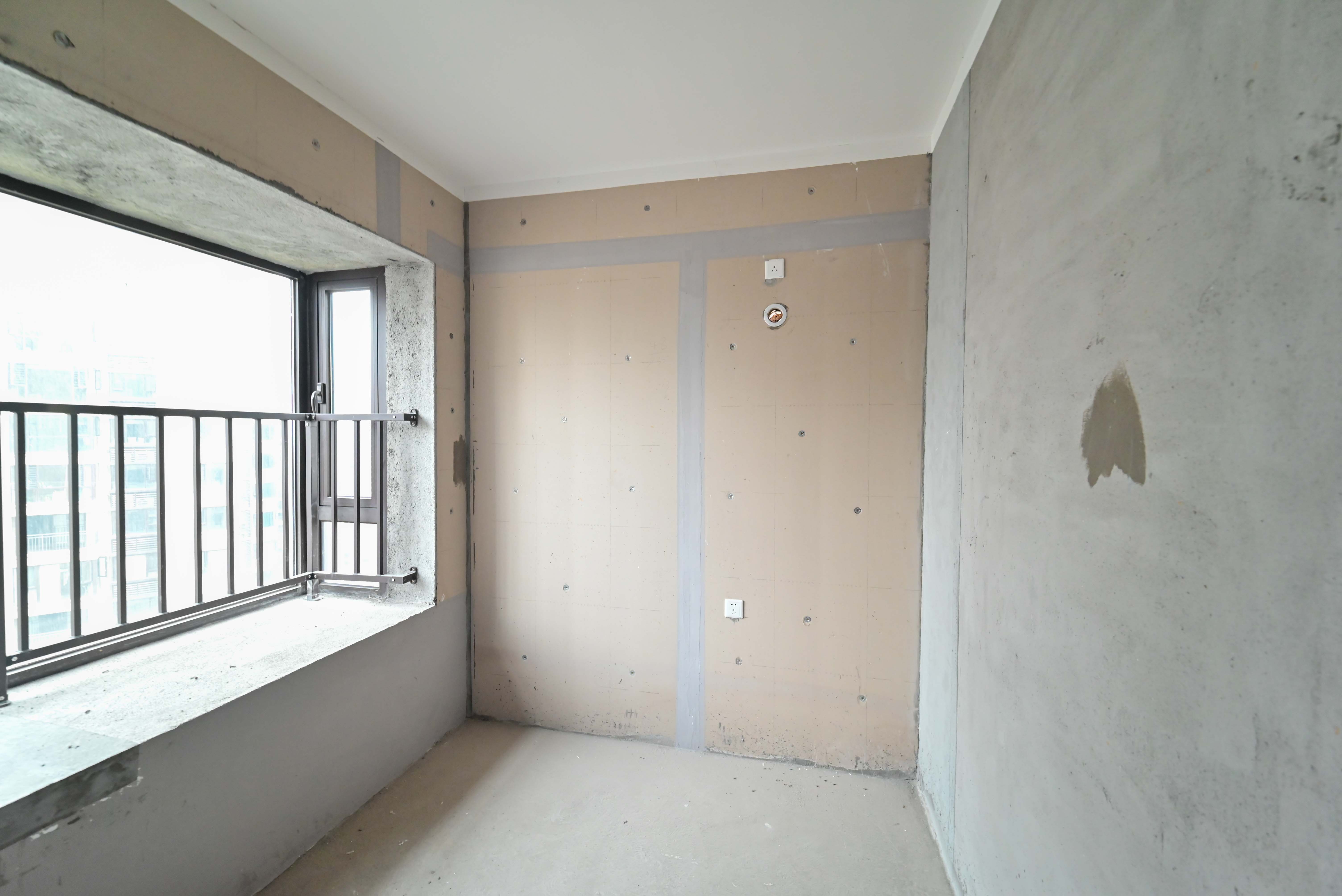 保利大都汇一期、二期  5室2厅2卫    207.8万其他