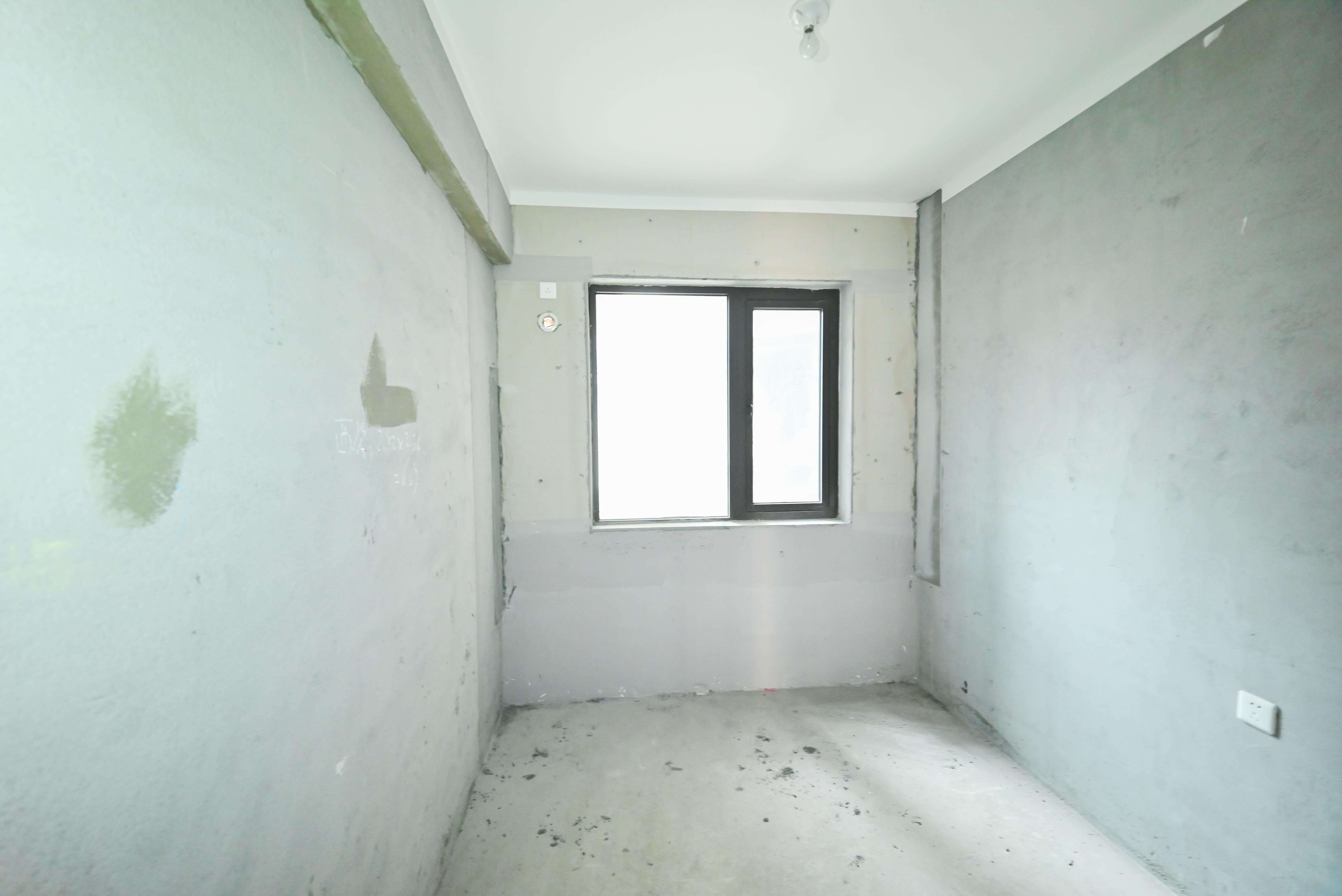 保利大都汇一期、二期  5室2厅2卫    207.8万其他