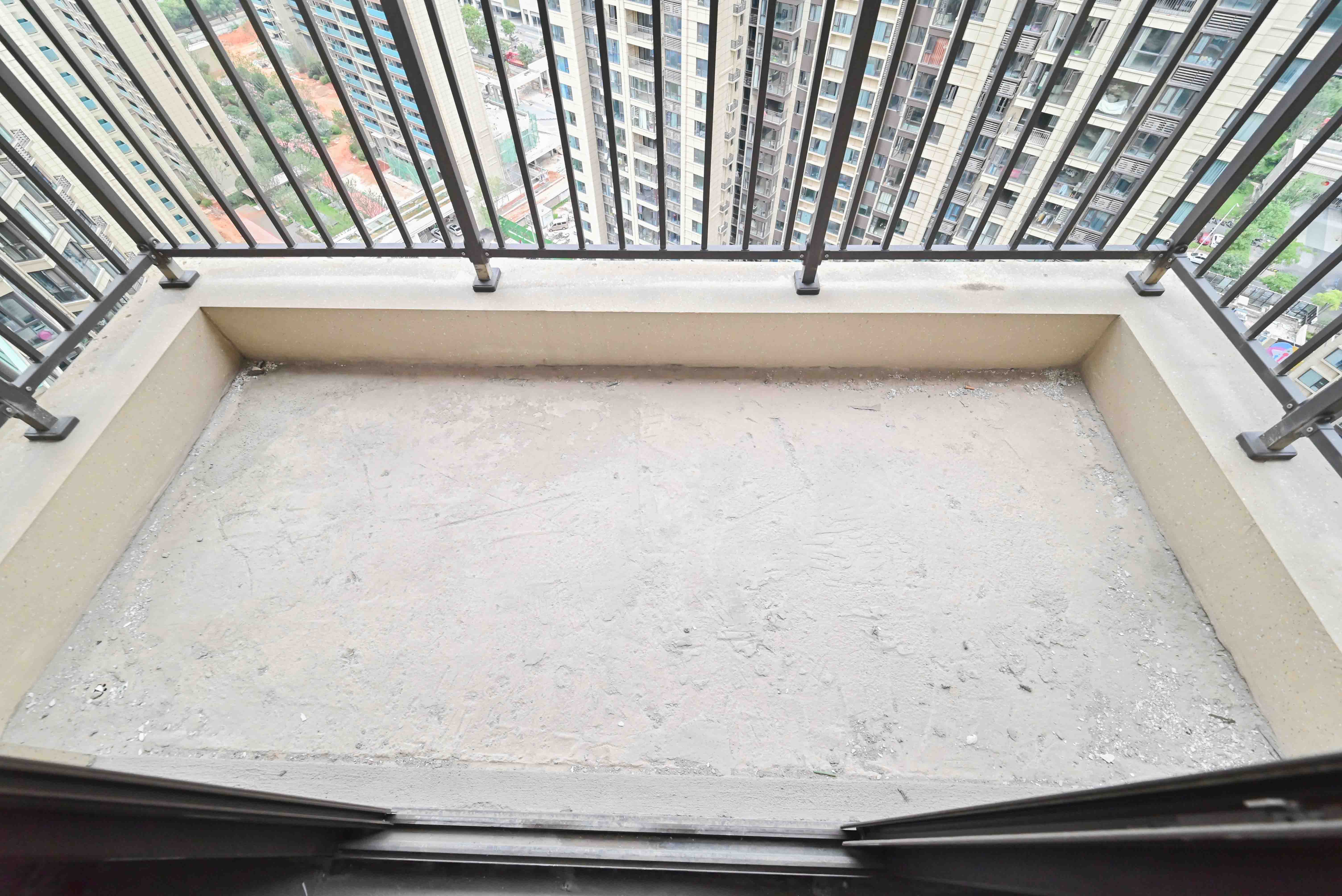 保利大都汇一期、二期  5室2厅2卫    207.8万其他