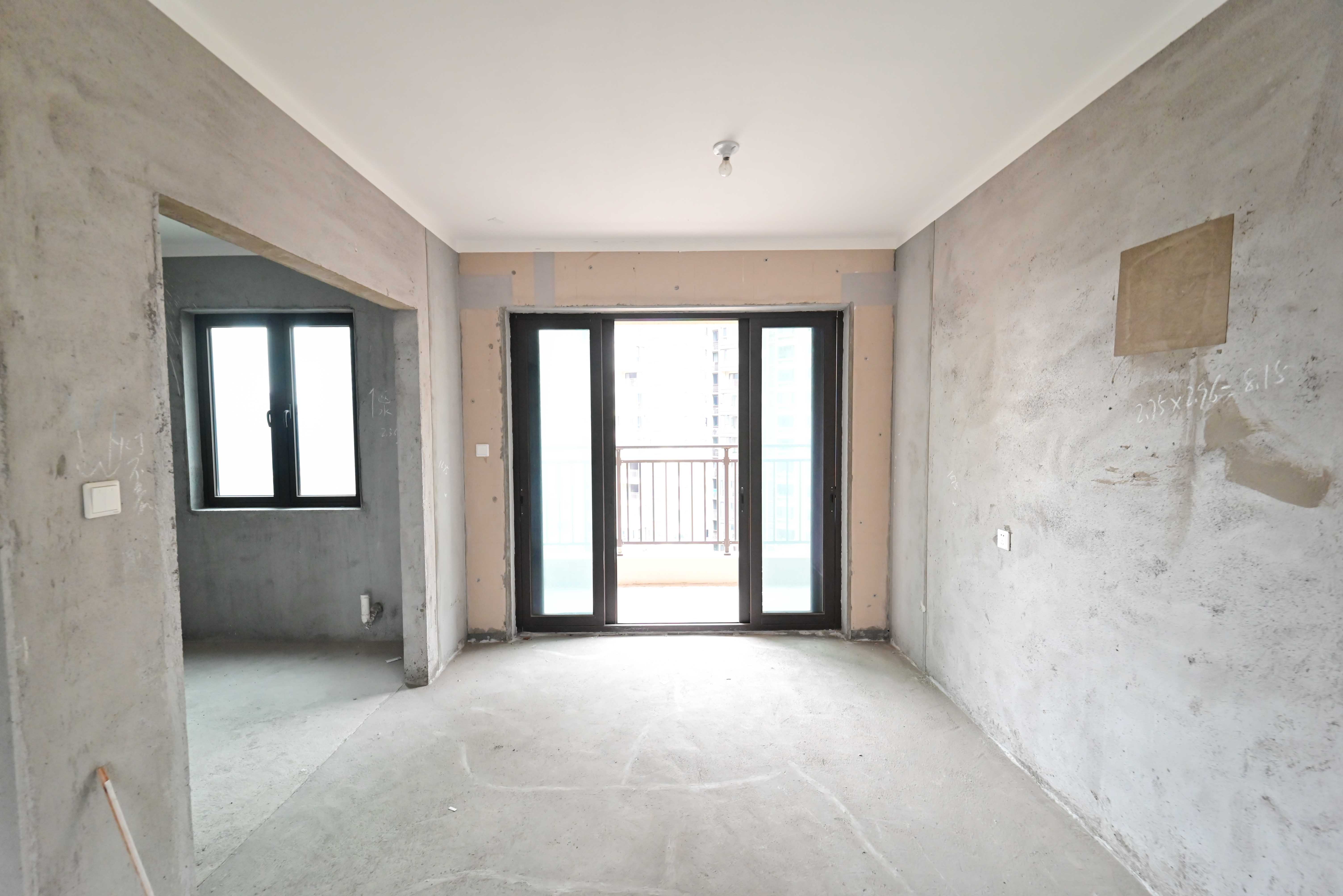 保利大都汇一期、二期  5室2厅2卫    207.8万其他